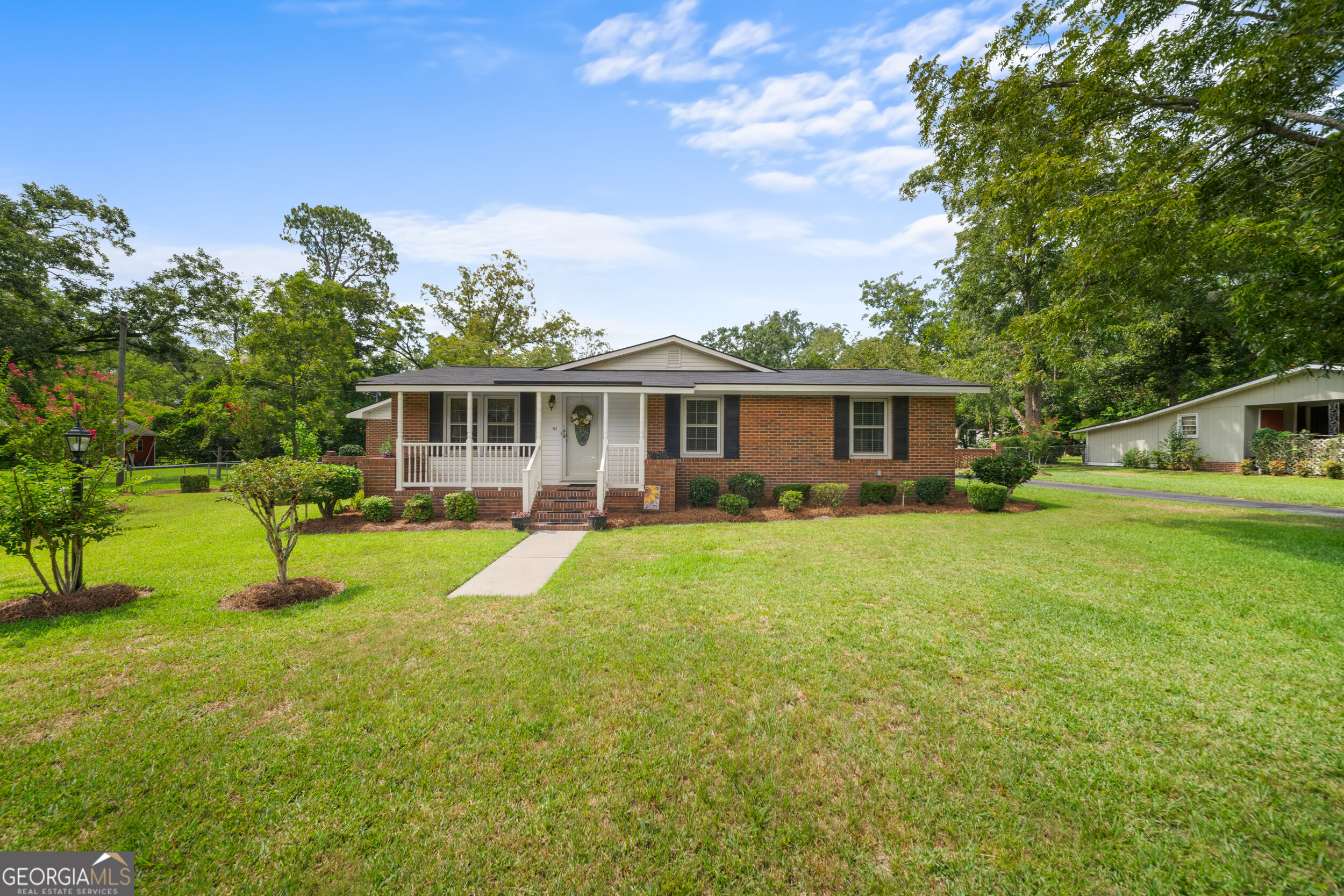 104 Irwin Dr — photo