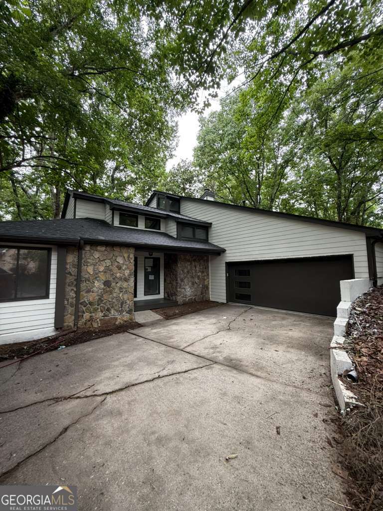 352 N Peak Dr — photo