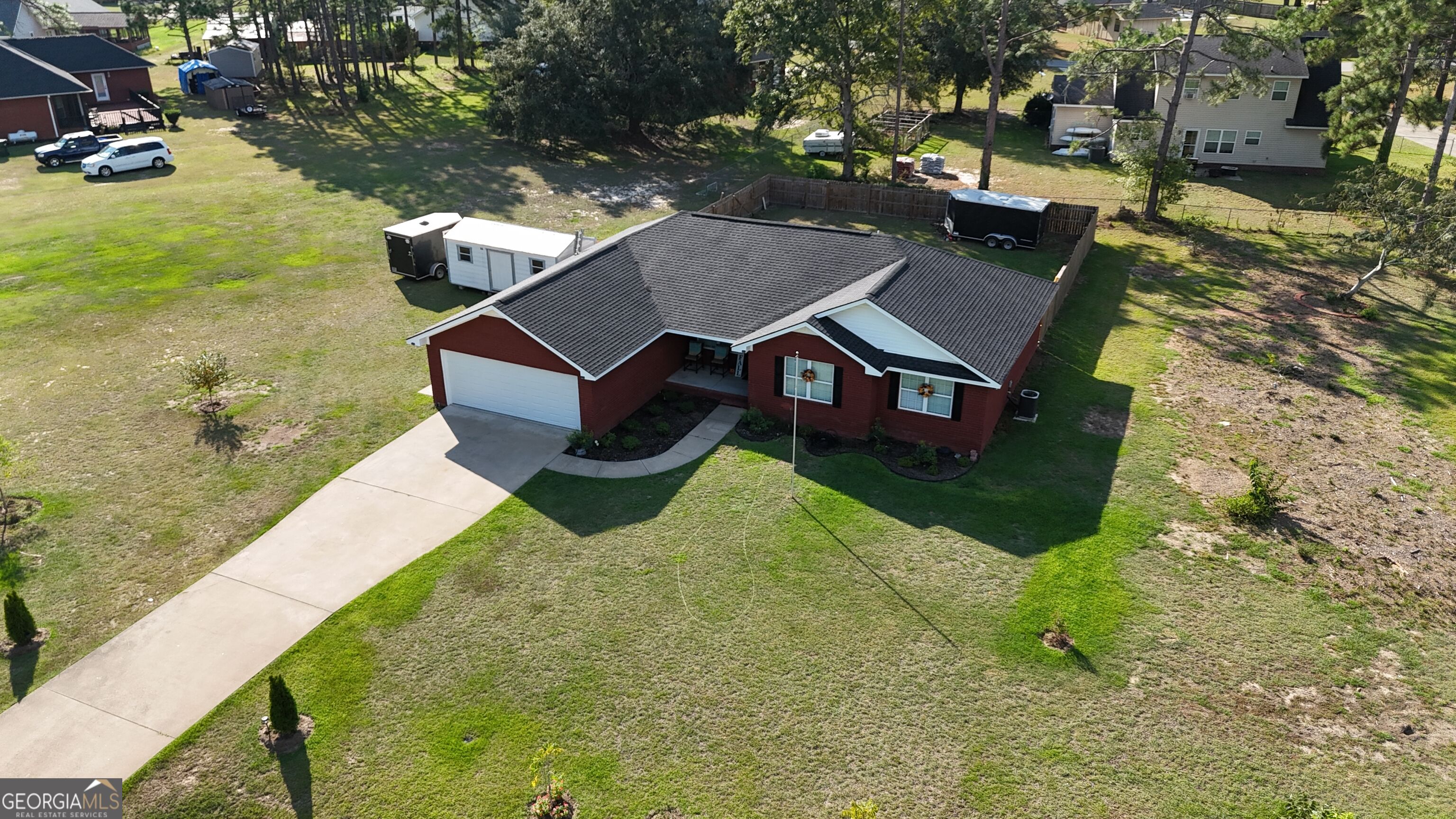 206 Willow Dr — photo