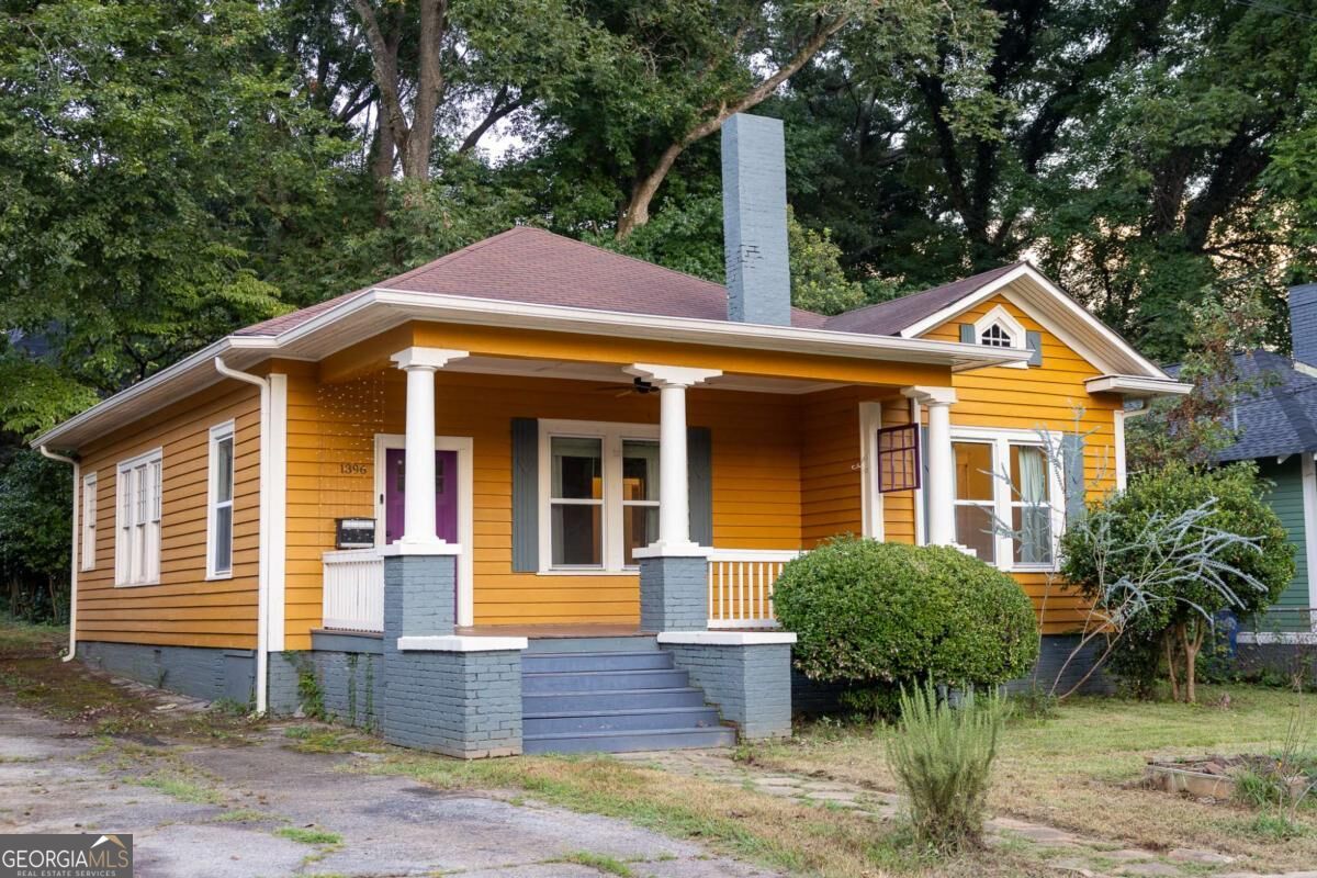 1396 Graham St SW — photo