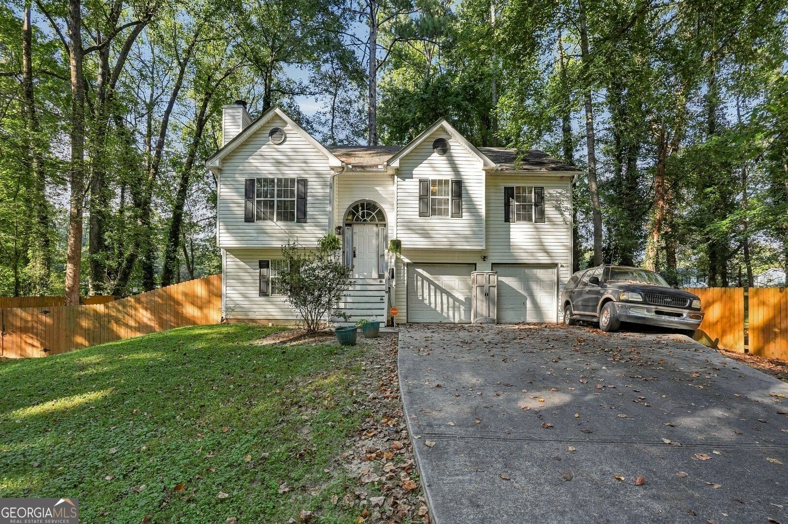 1568 Pine Cir — photo