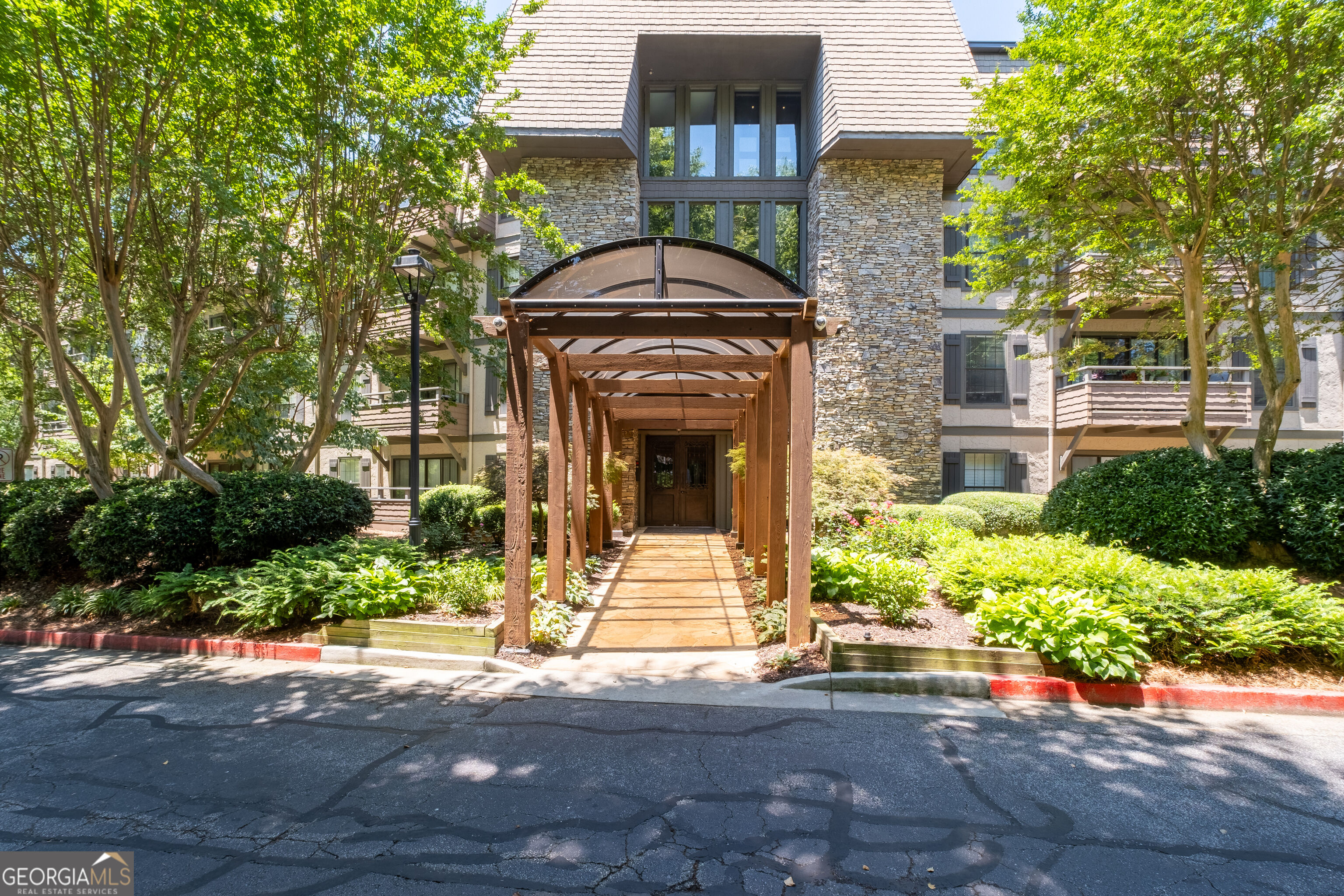 1120 Highland Bluff Dr SE — photo
