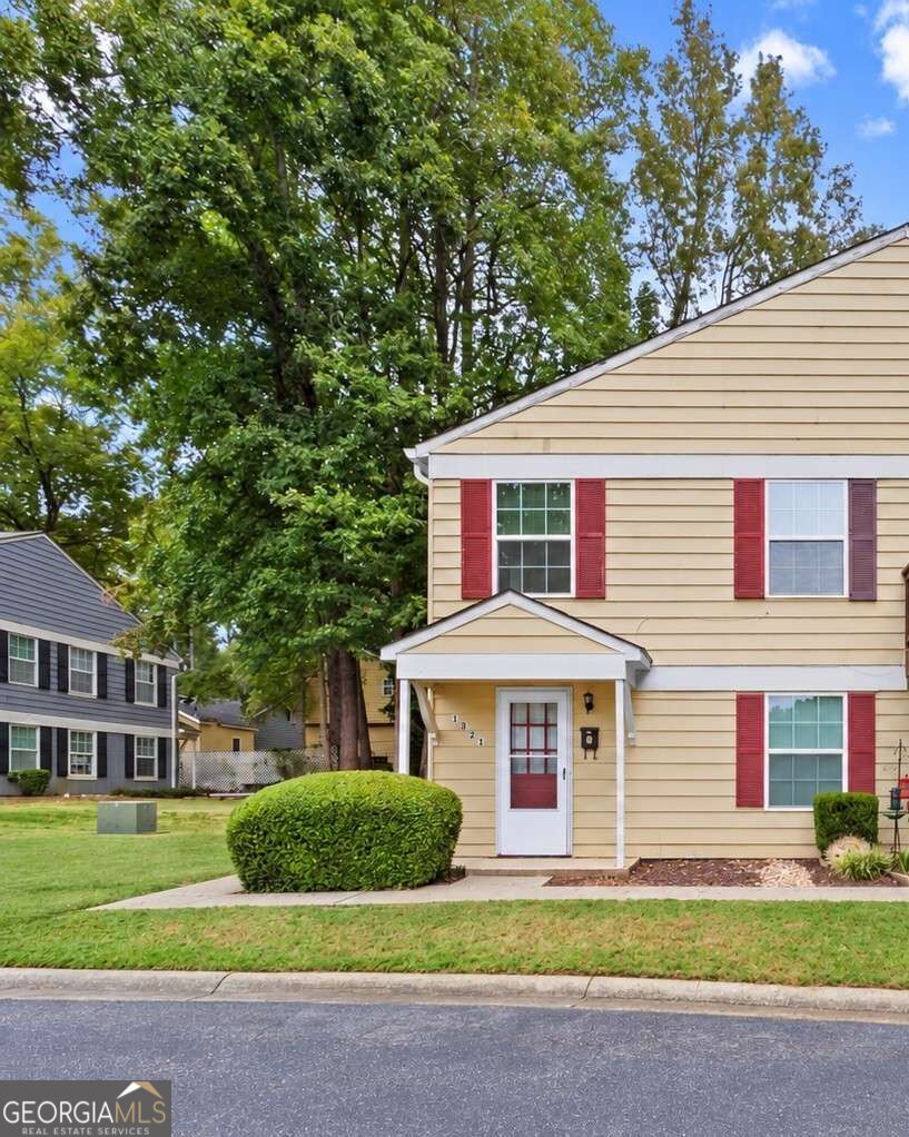 1321 Surrey Ln SW — photo