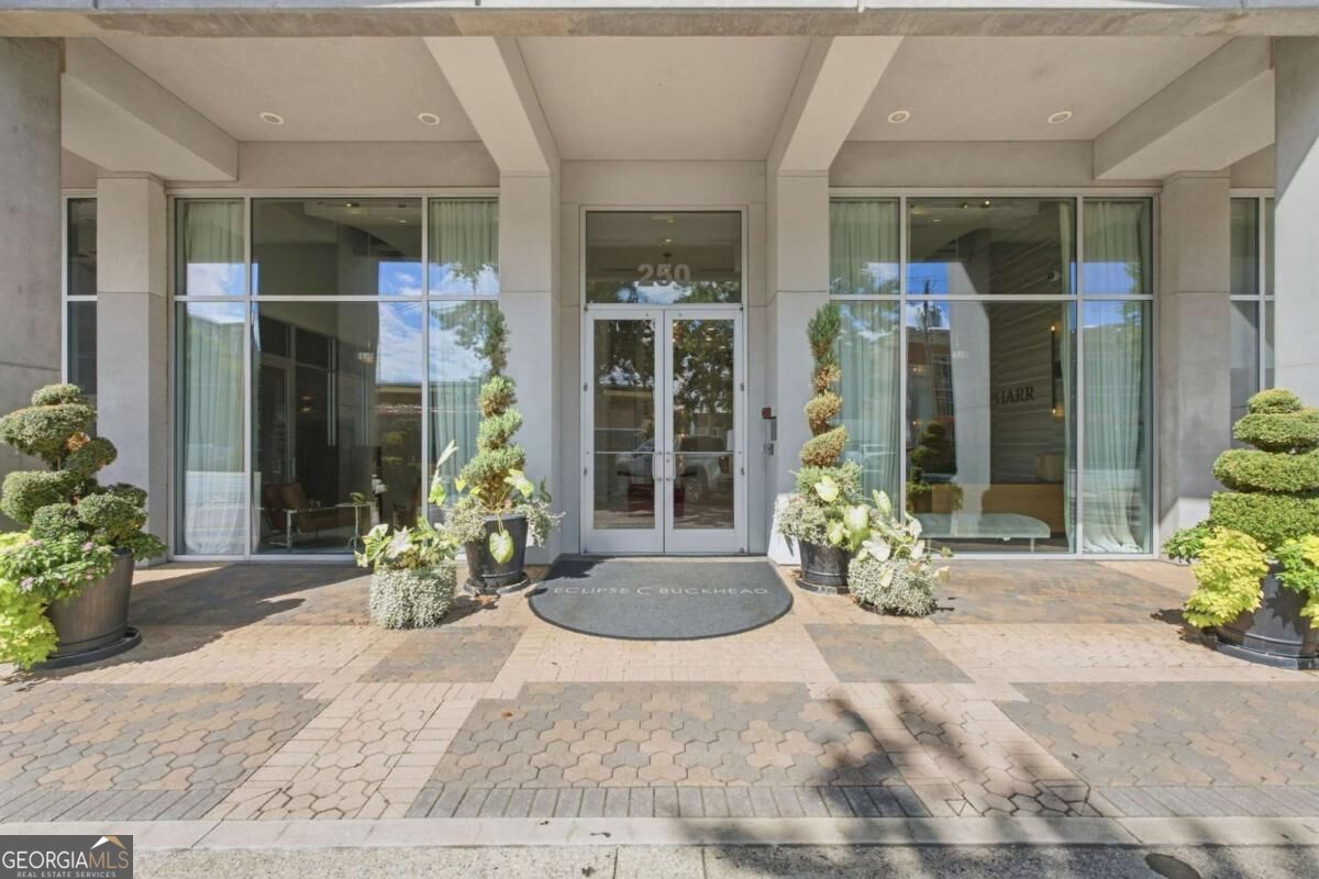250 Pharr Rd NE 1209 — photo