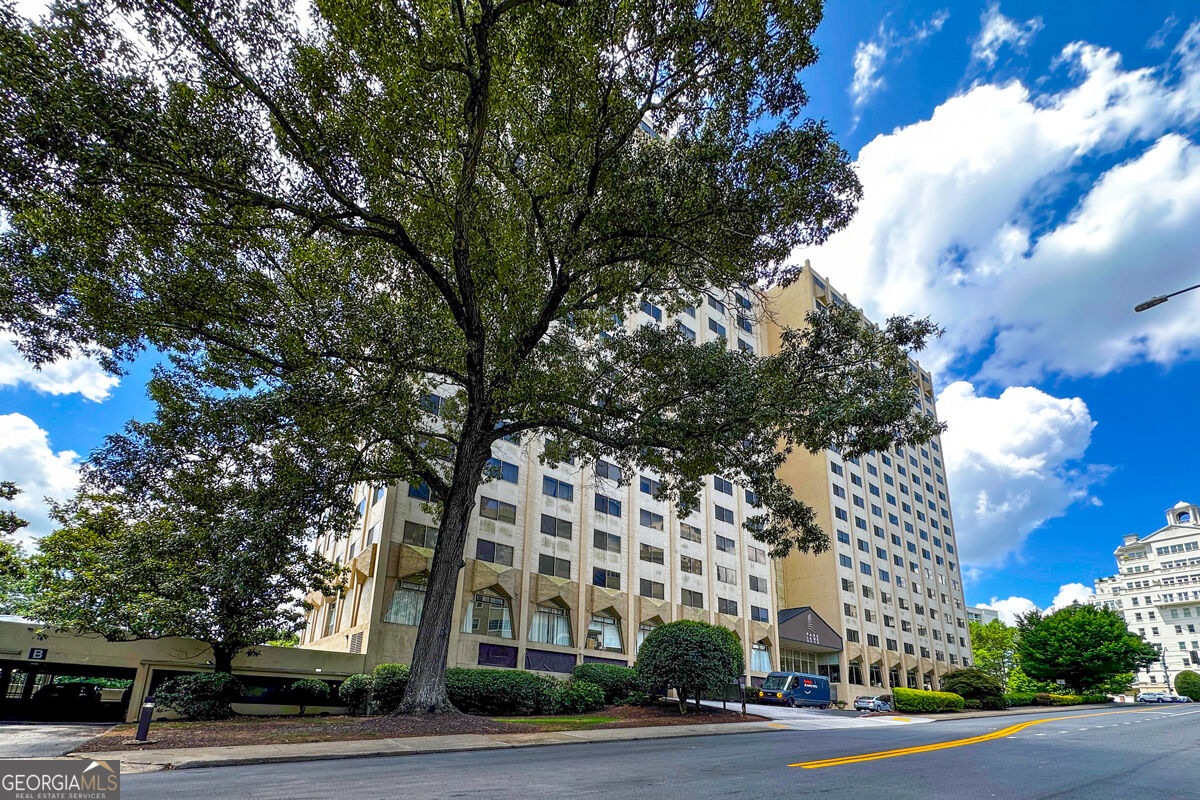 2479 Peachtree Rd NE Apt 317 — photo