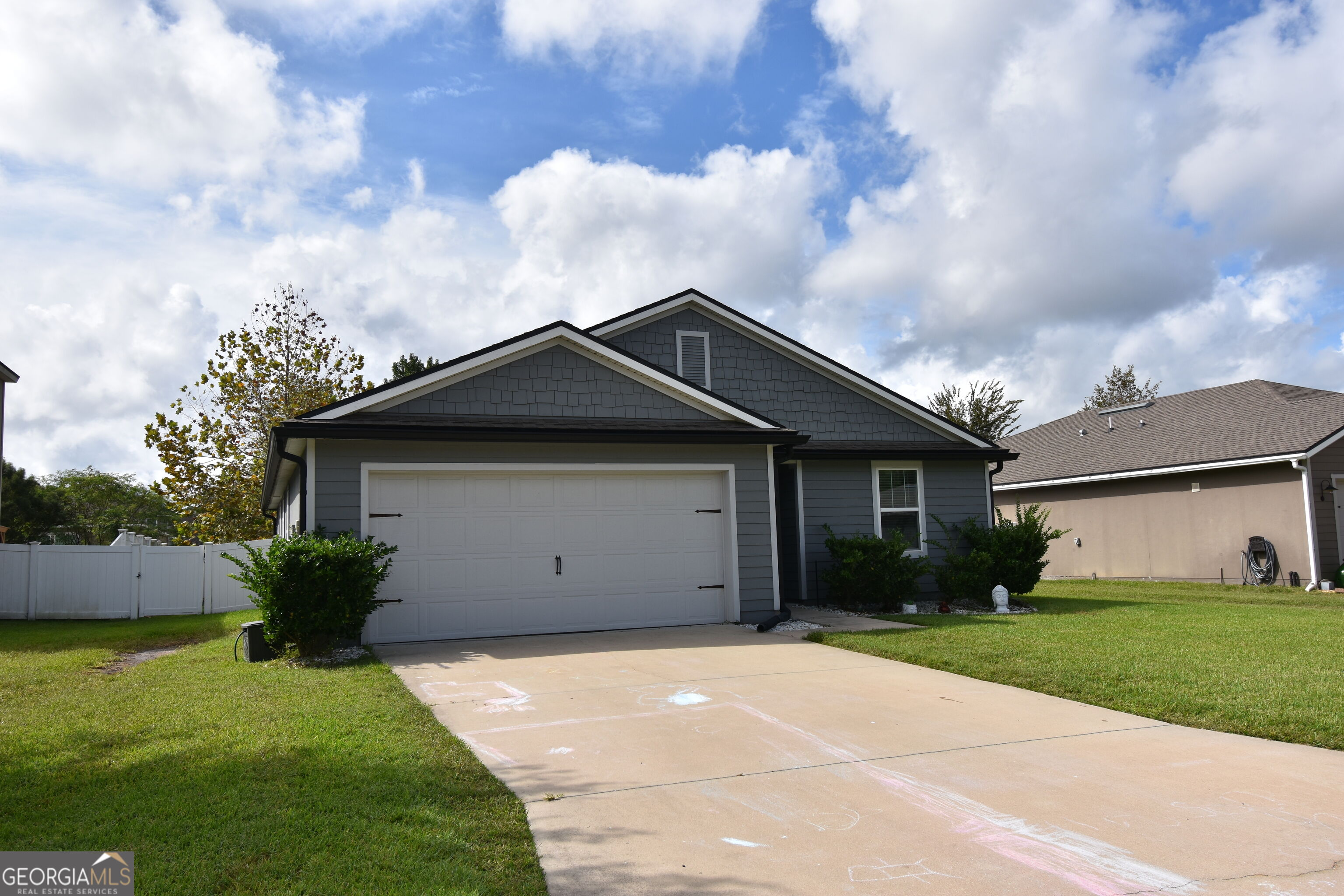 212 Hayworth Ct — photo