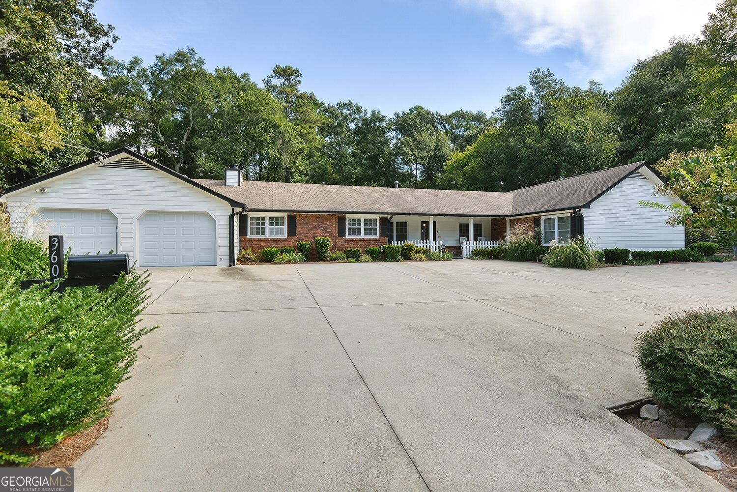 3605 Shallowford Rd — photo