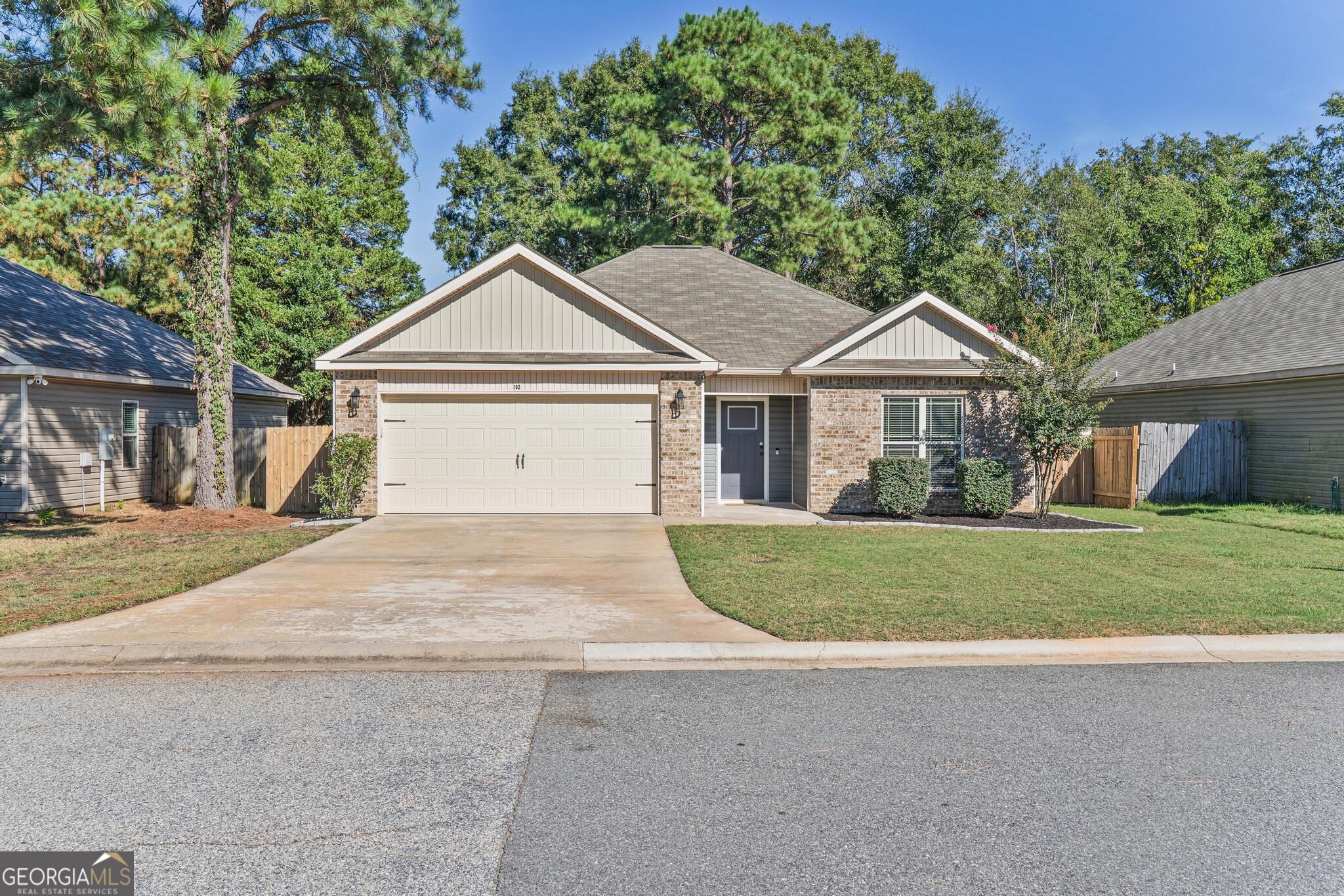 102 Hughes Dr — photo