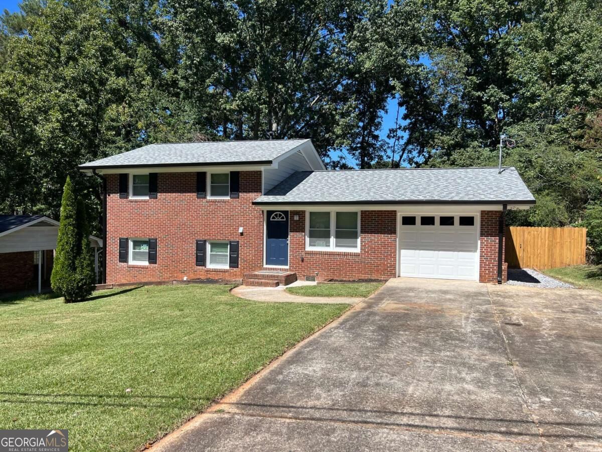 988 Tamarack Trl — photo