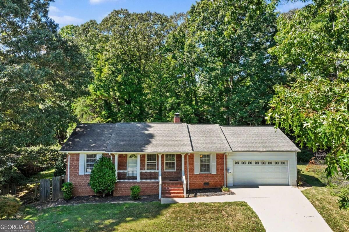 1063 Lakeshore Dr — photo