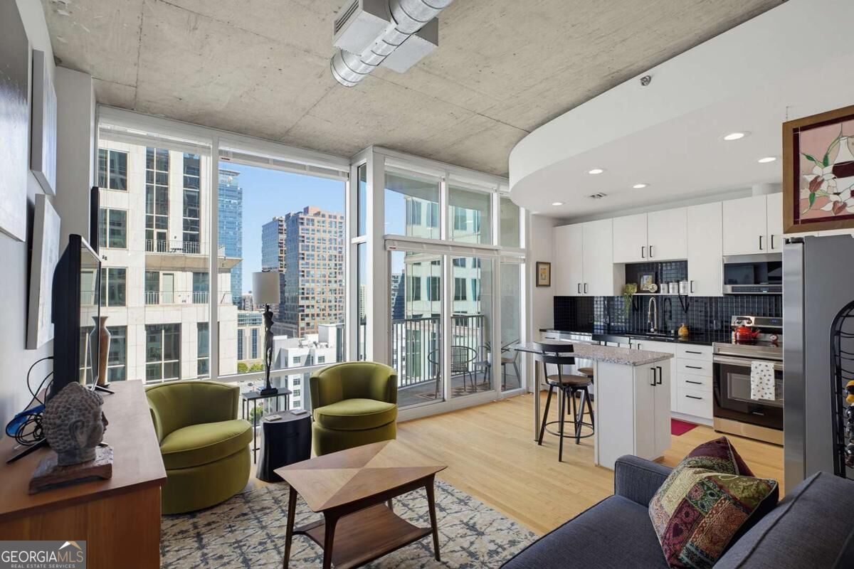 943 Peachtree St 1403 — photo