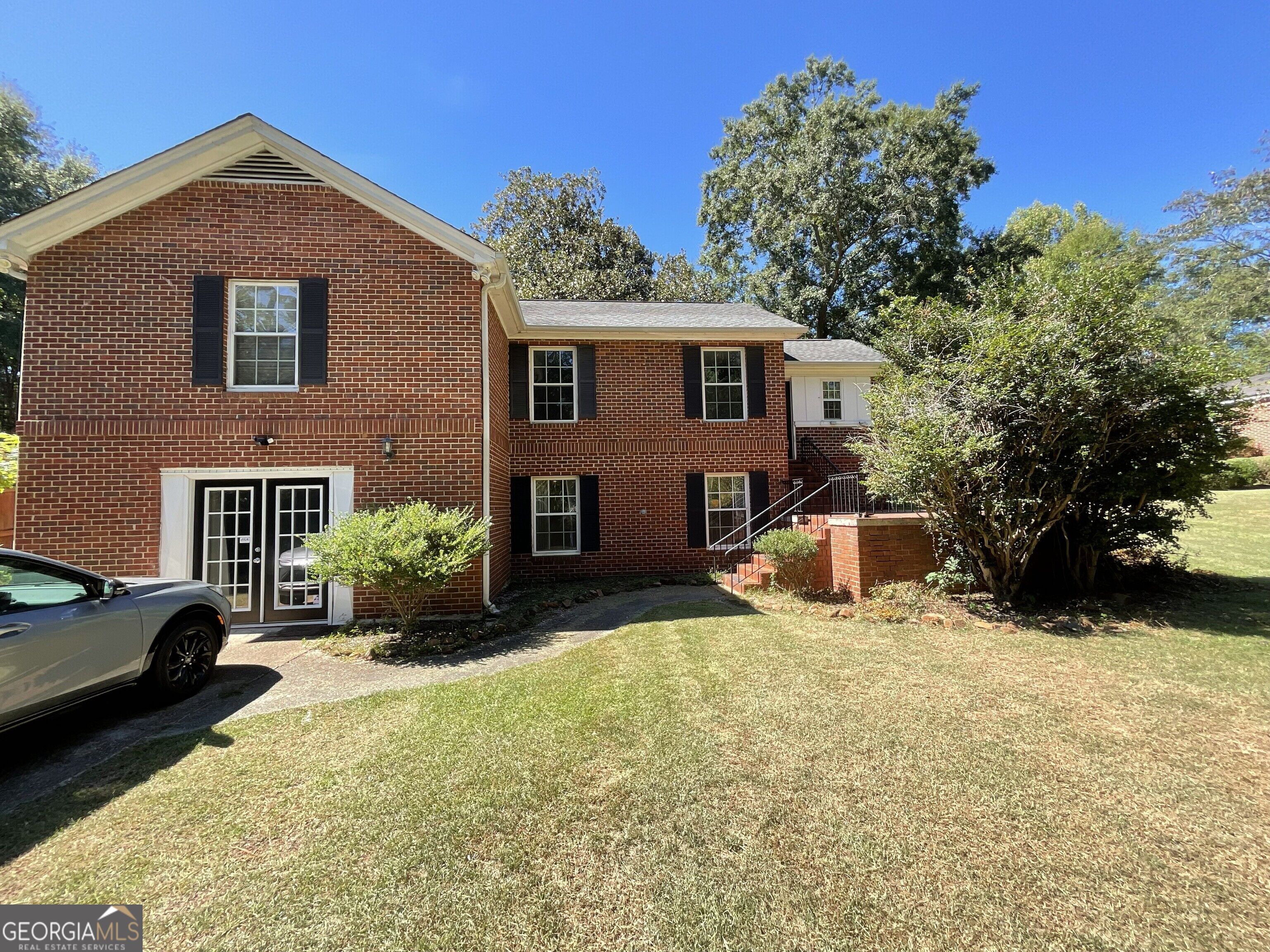 430 W Buford Rd — photo