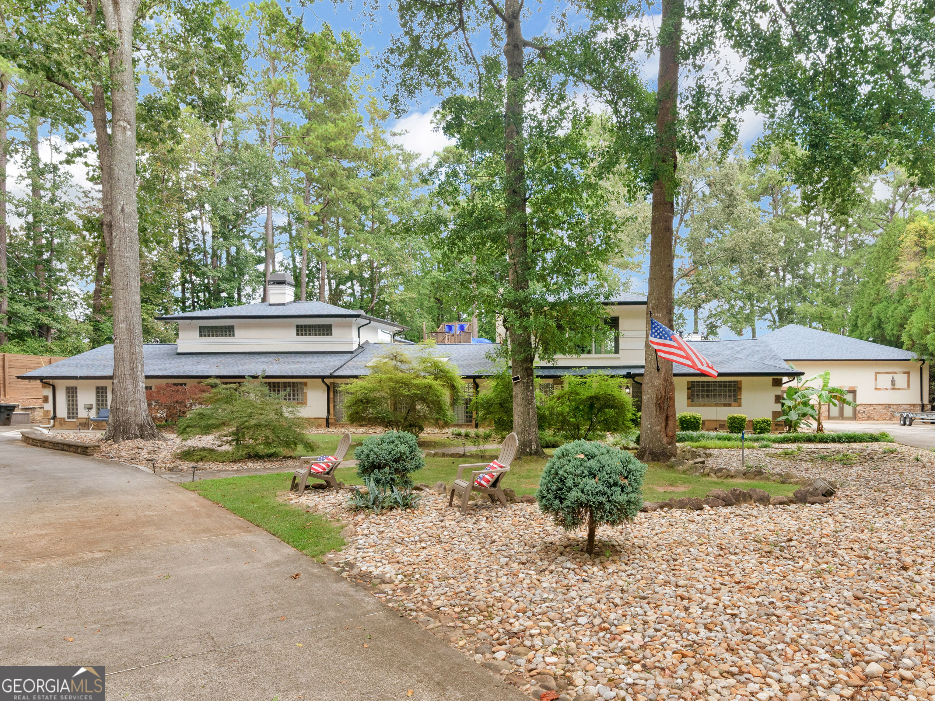 2440 Emerald Dr — photo