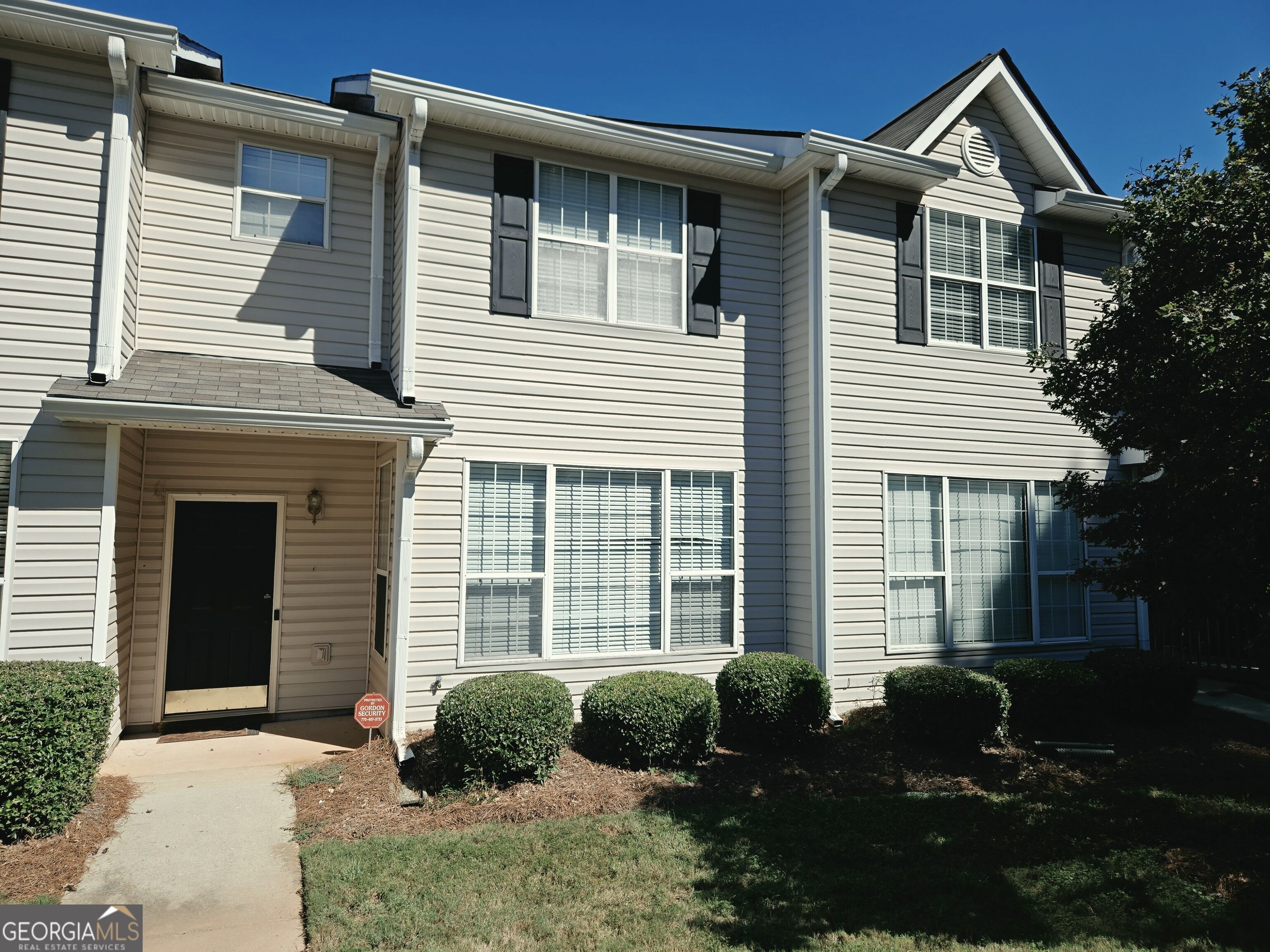 410 Rosewood Ln — photo