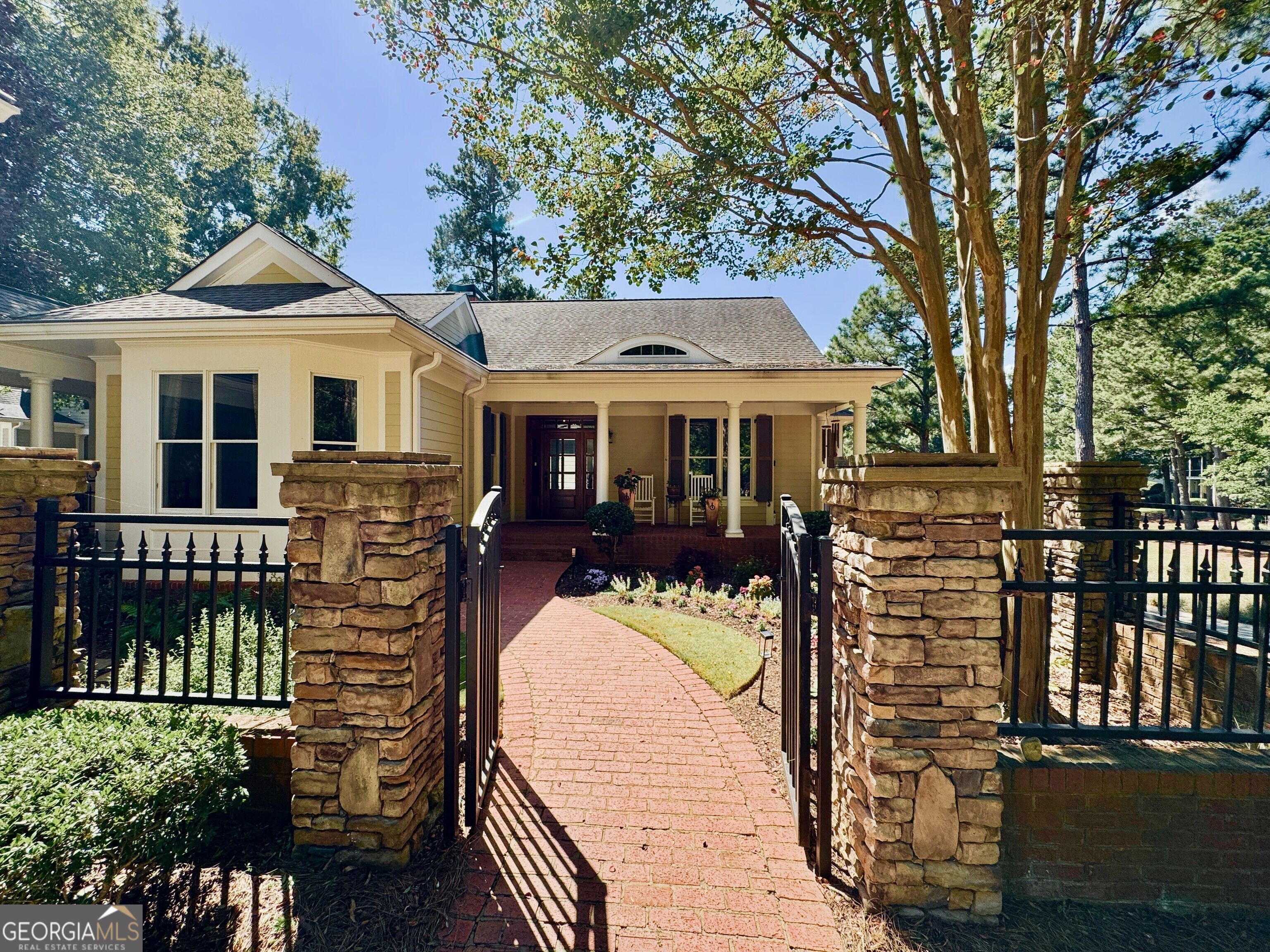 1011 Olde Chapel Ln — photo