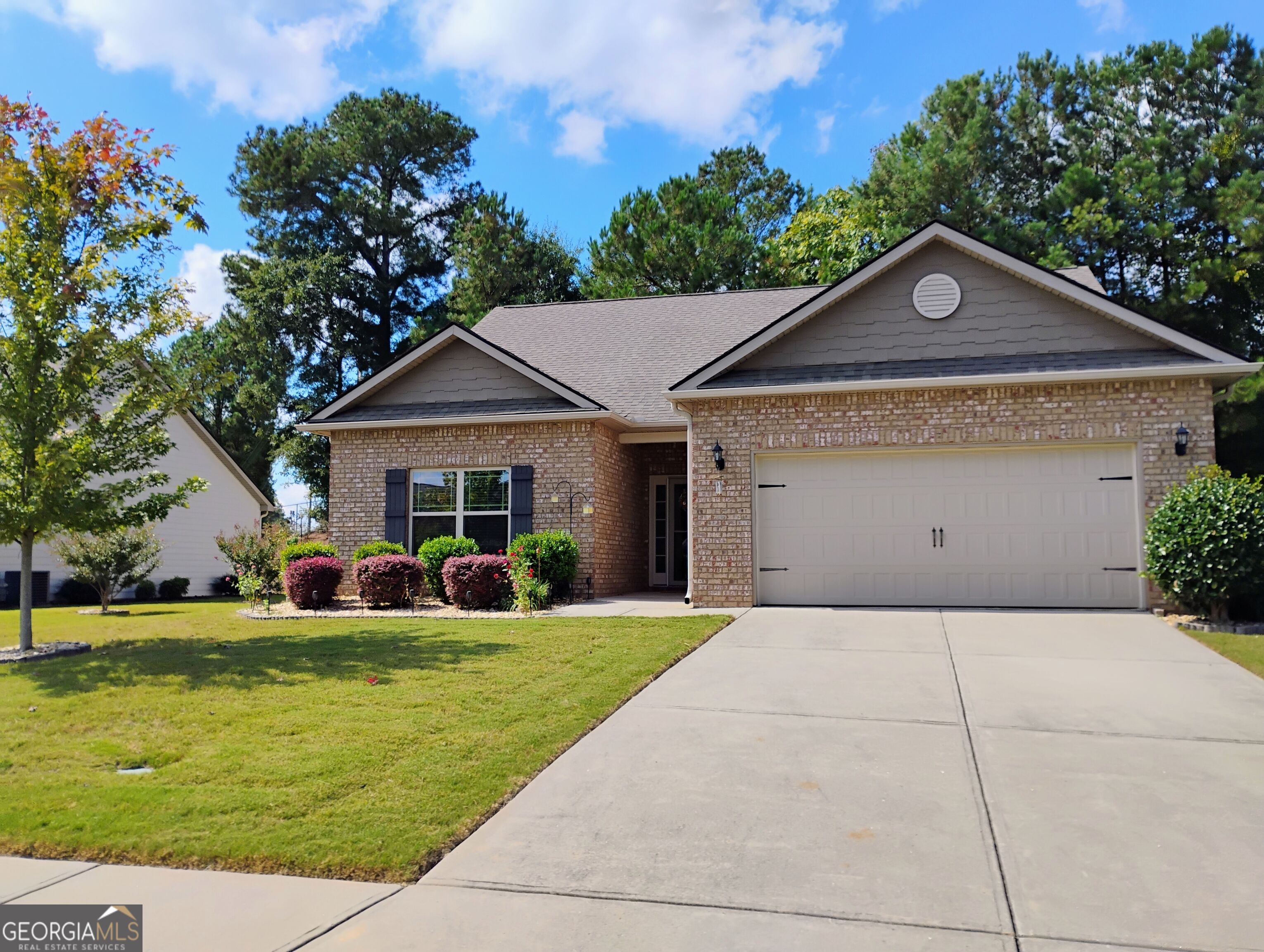 825 Hidden Hollow Cir — photo
