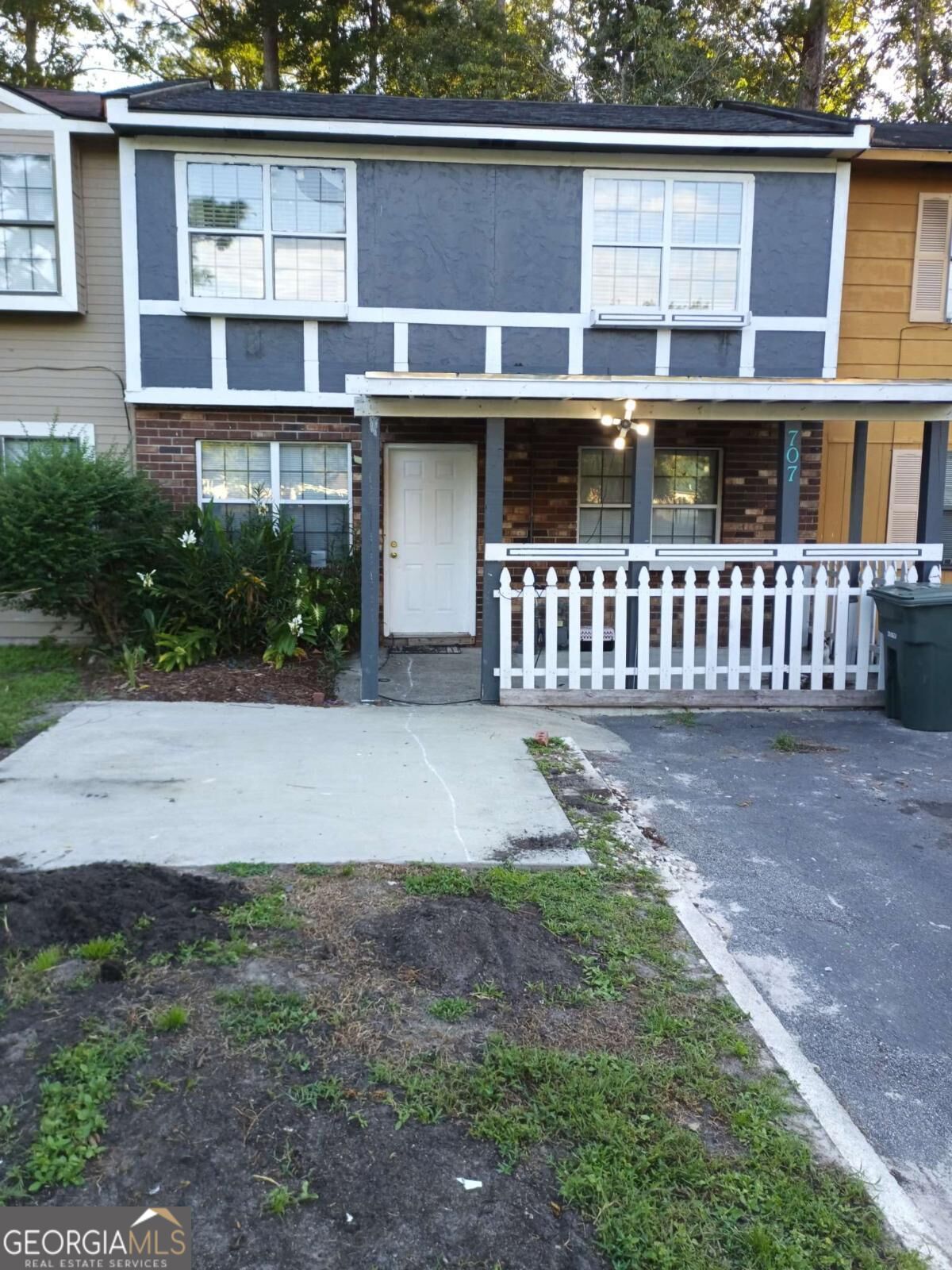 707 Elaine St — photo