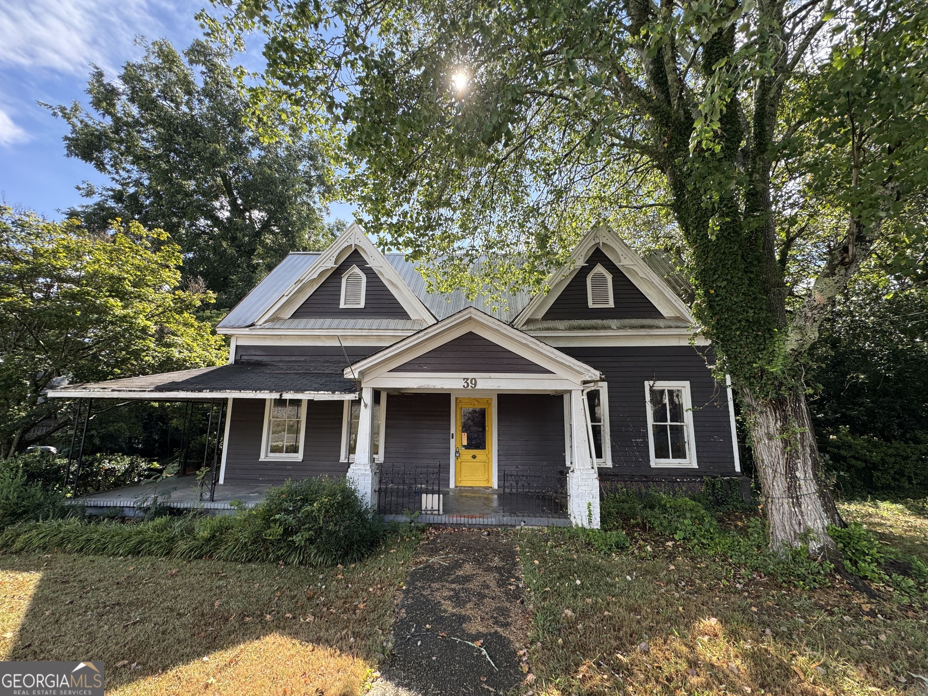 39 W Main St — photo