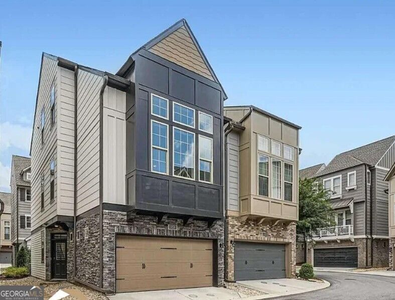 1058 Kirkland Cir — photo
