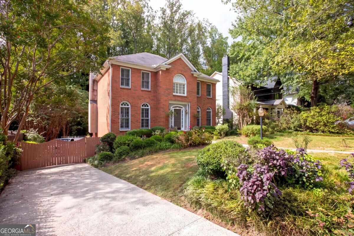 1120 Hancock Dr NE — photo