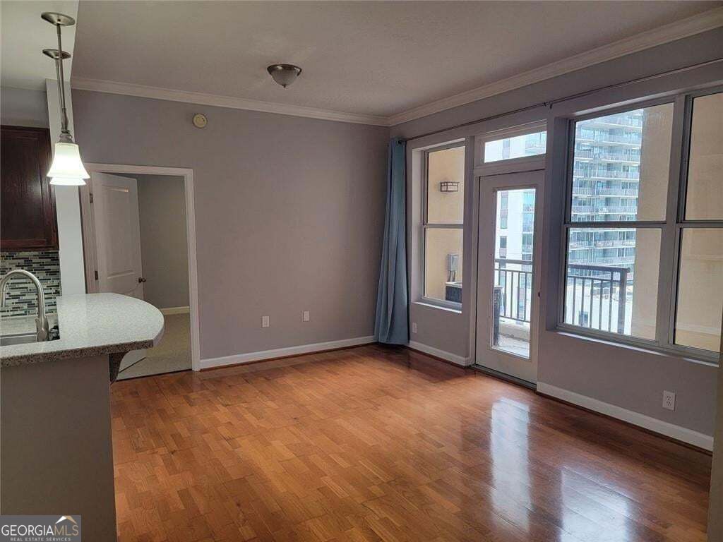 1101 Juniper St NE 1018 — photo
