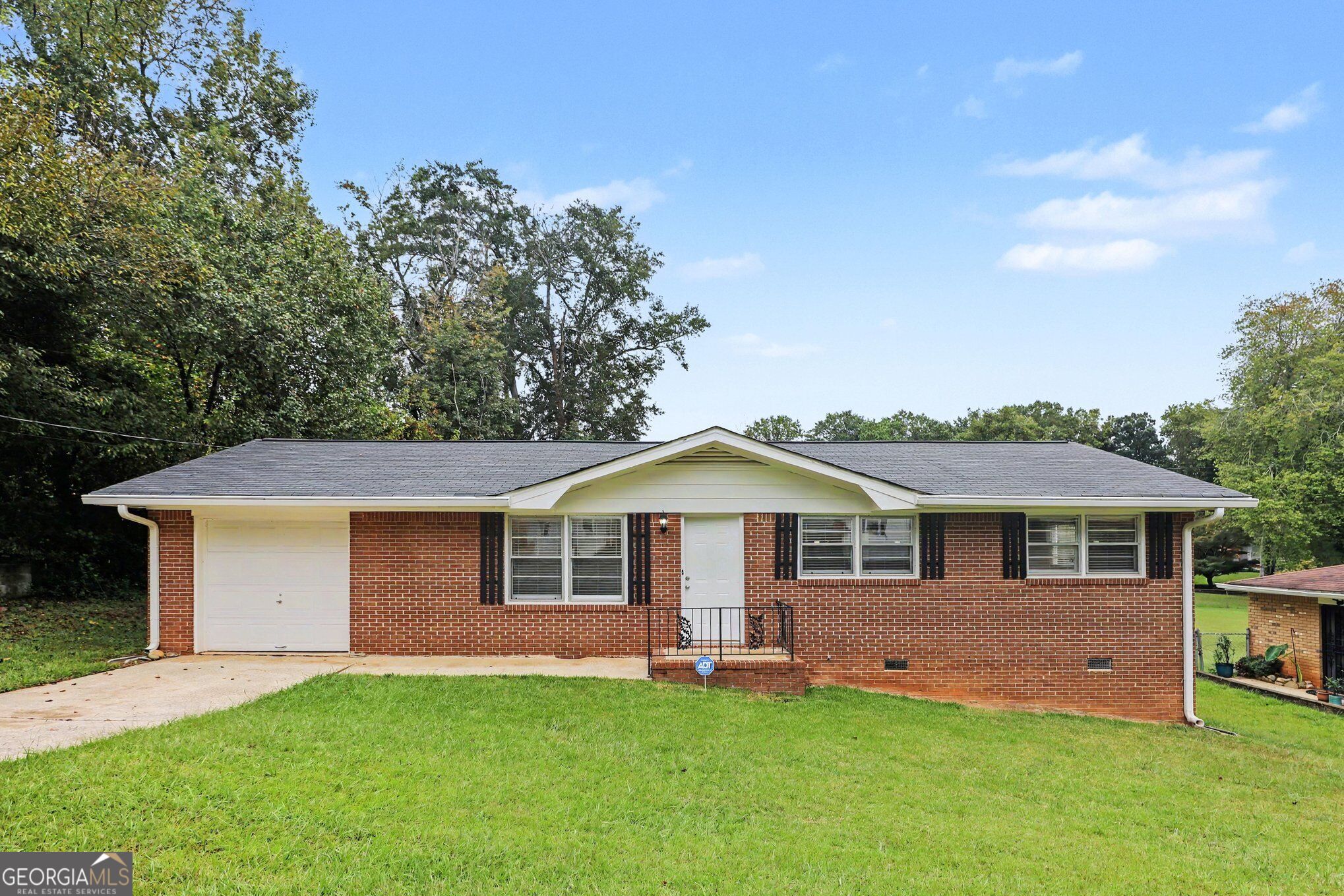 2541 Burton Cir — photo