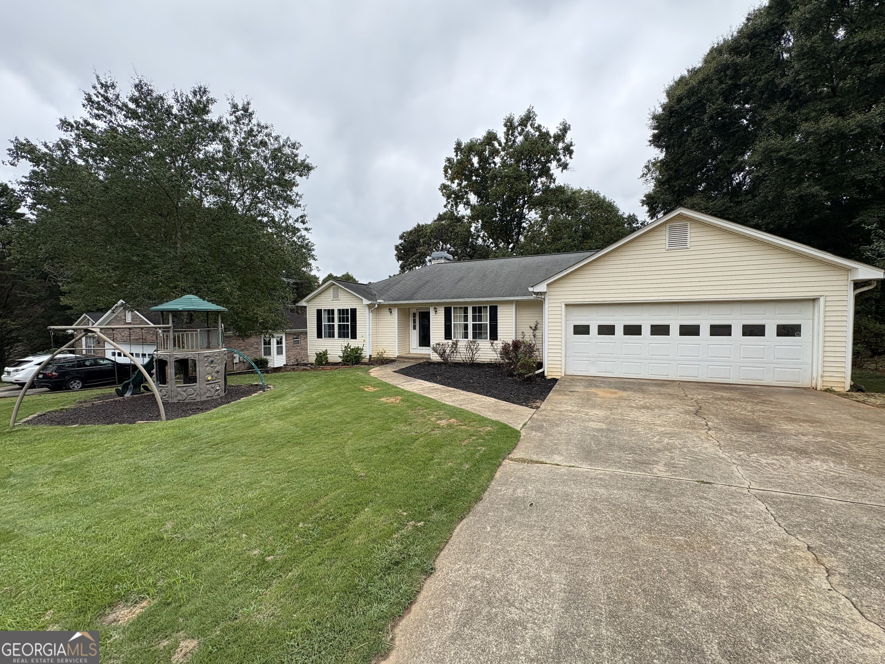 3813 N Rivercrest Dr. — photo
