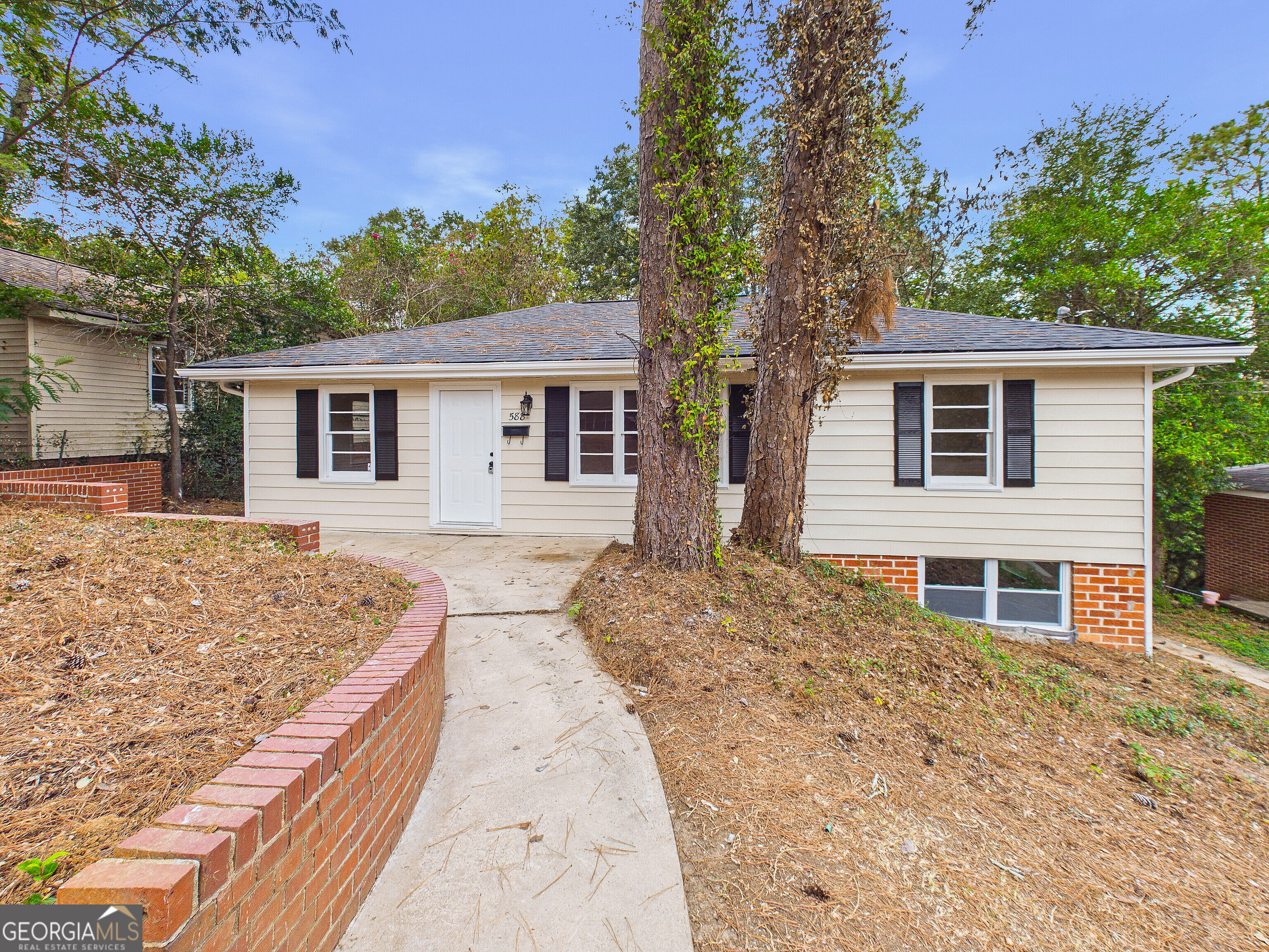 588 Rogers Dr — photo
