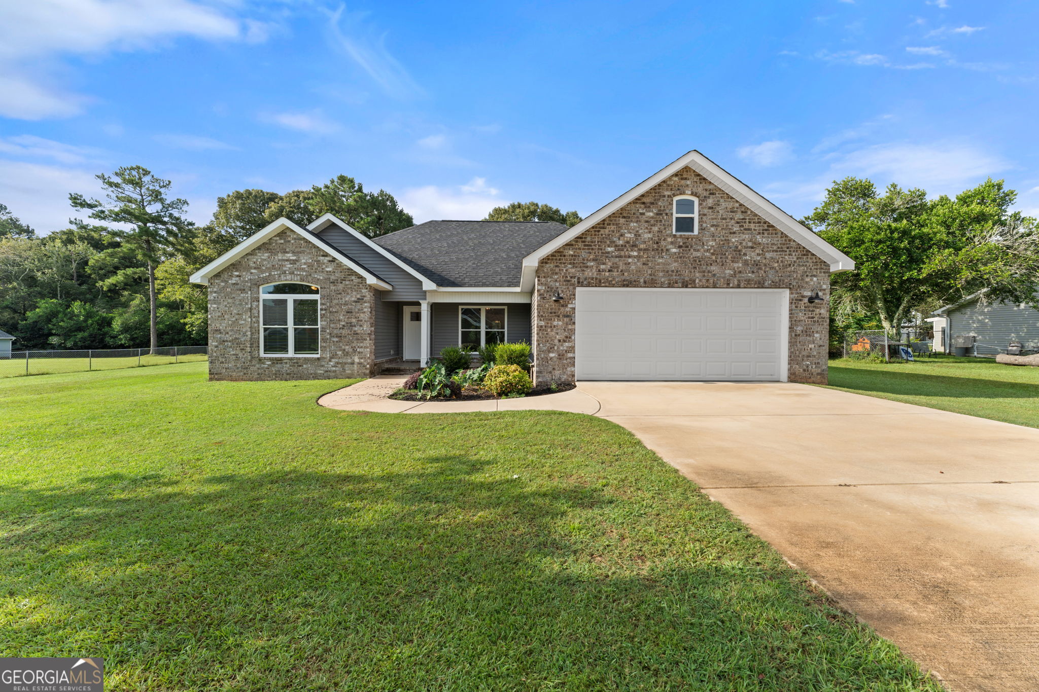 114 Water Dr — photo
