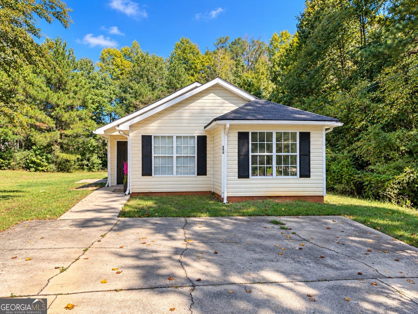200 Pine Ridge Dr — photo