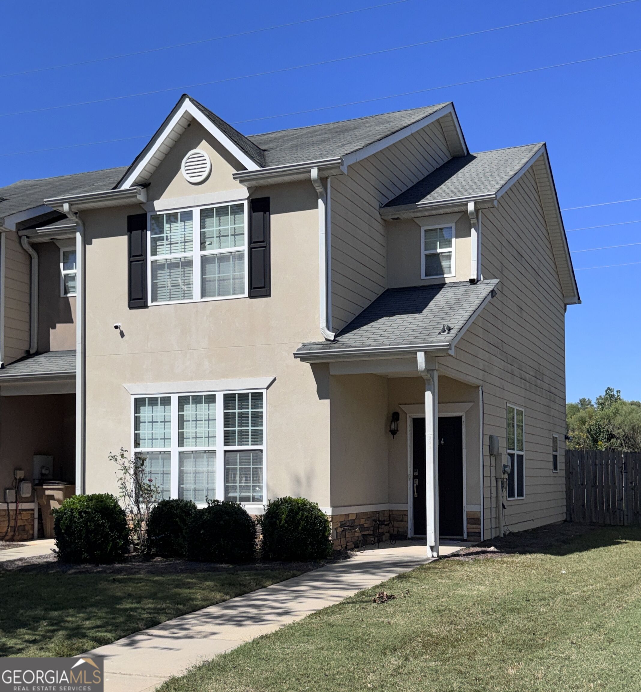 304 Commons Dr — photo