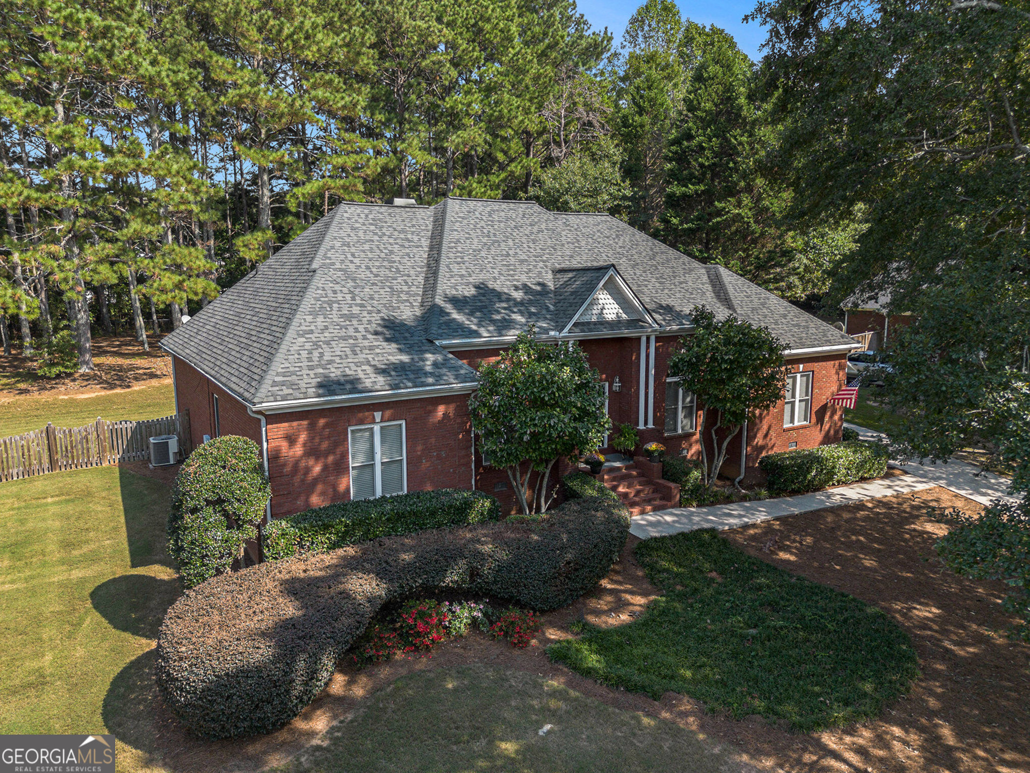 615 Wellington Dr — photo