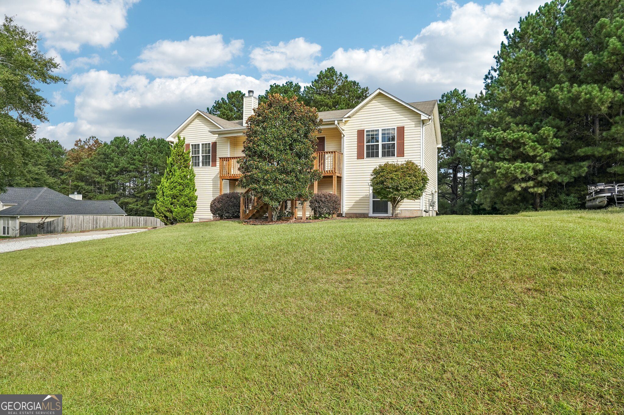 202 White Pine Ln — photo
