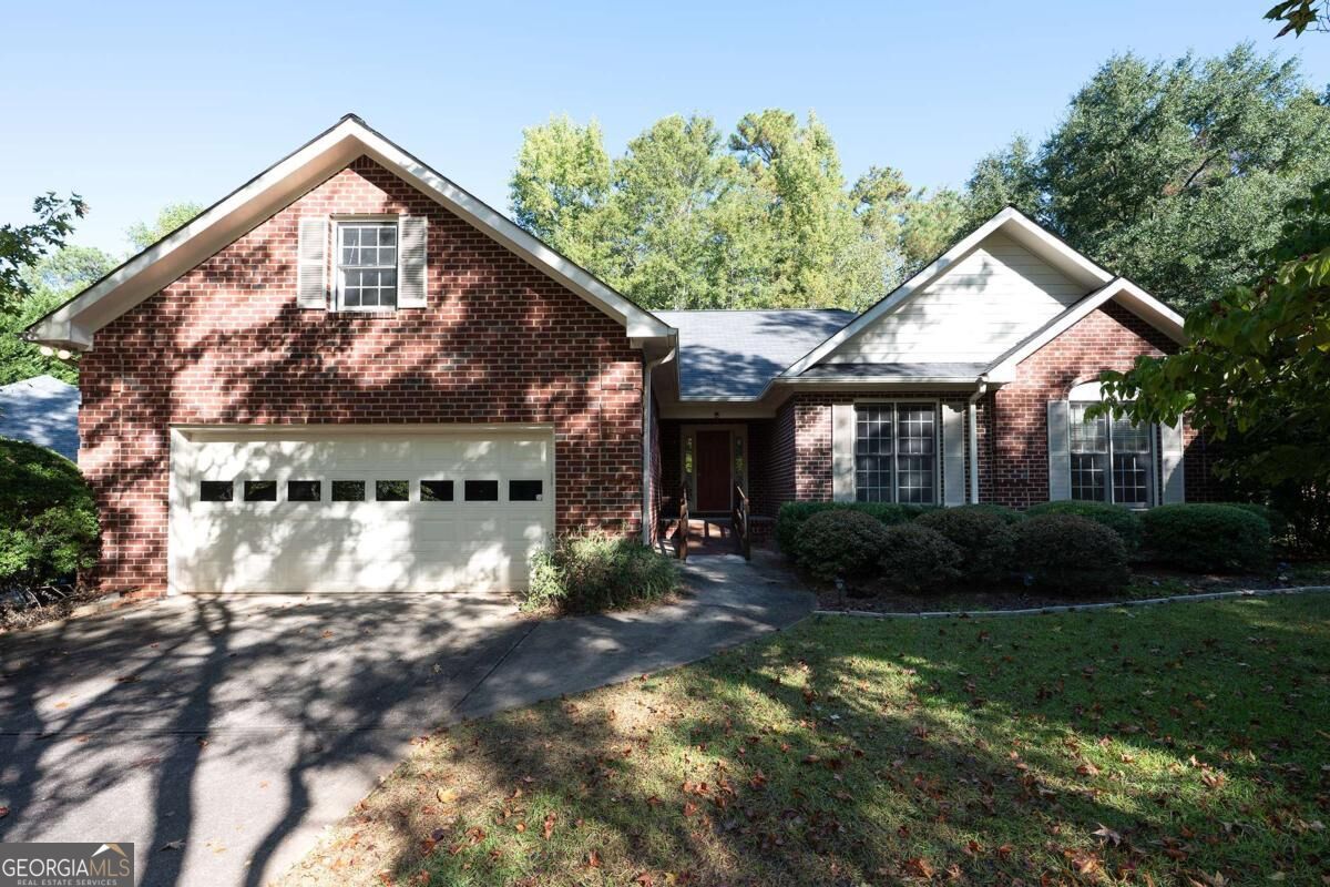 220 Meadow Creek Dr — photo