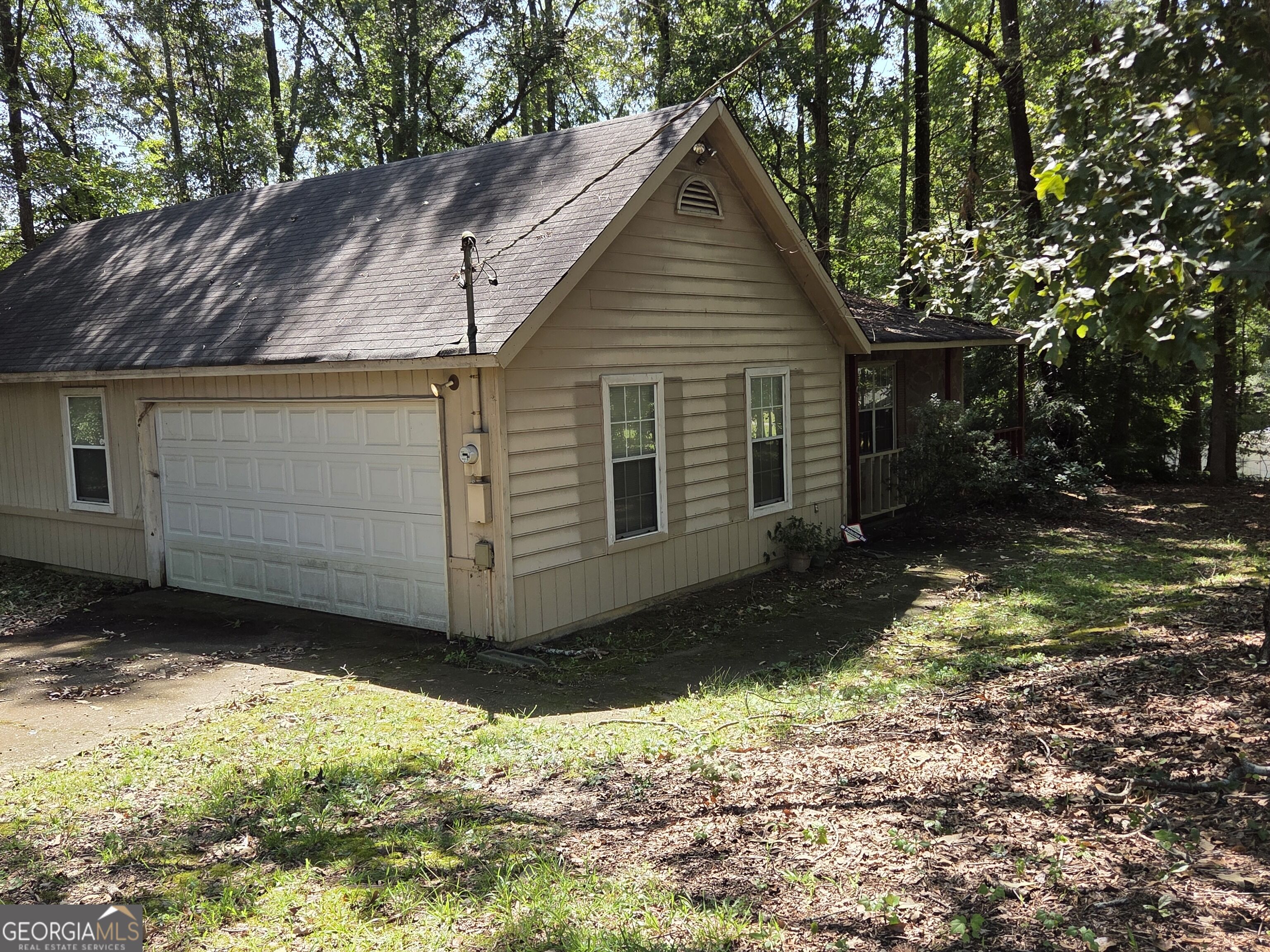 1916 Woods Ct — photo