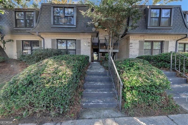 105 Adrian Pl NW — photo