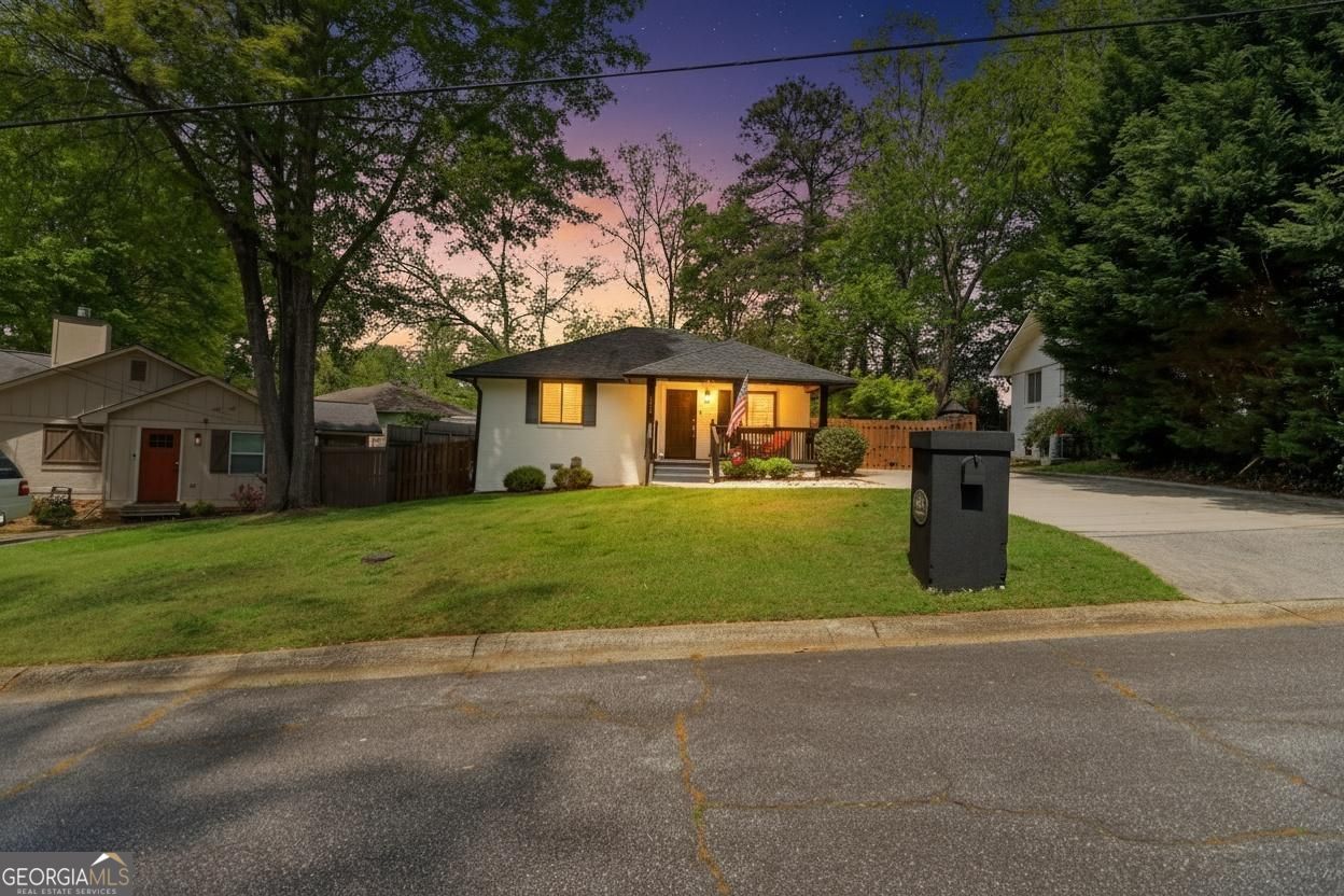 823 Frances Dr SE — photo