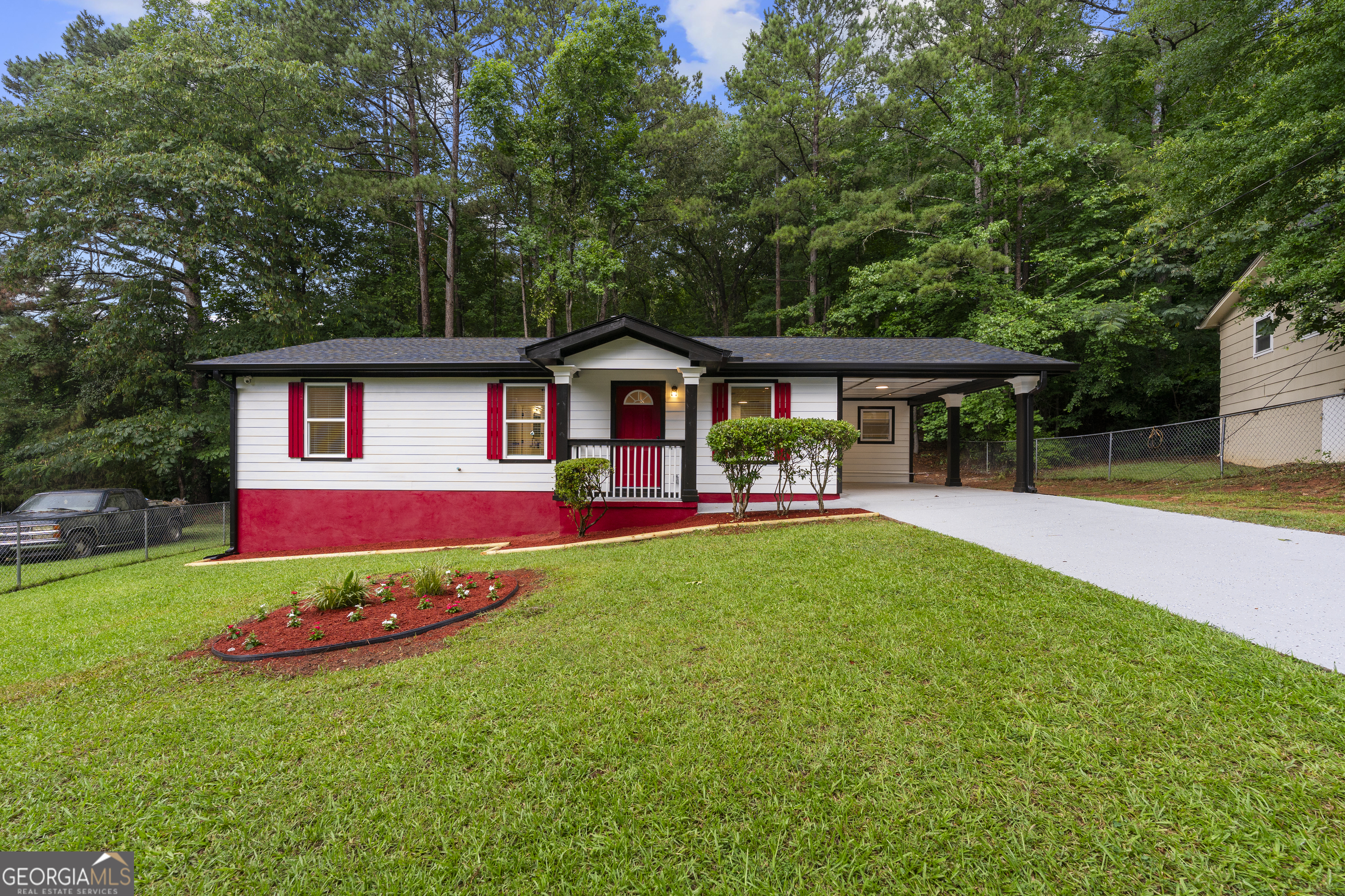 7118 Pineneedle Dr SW — photo