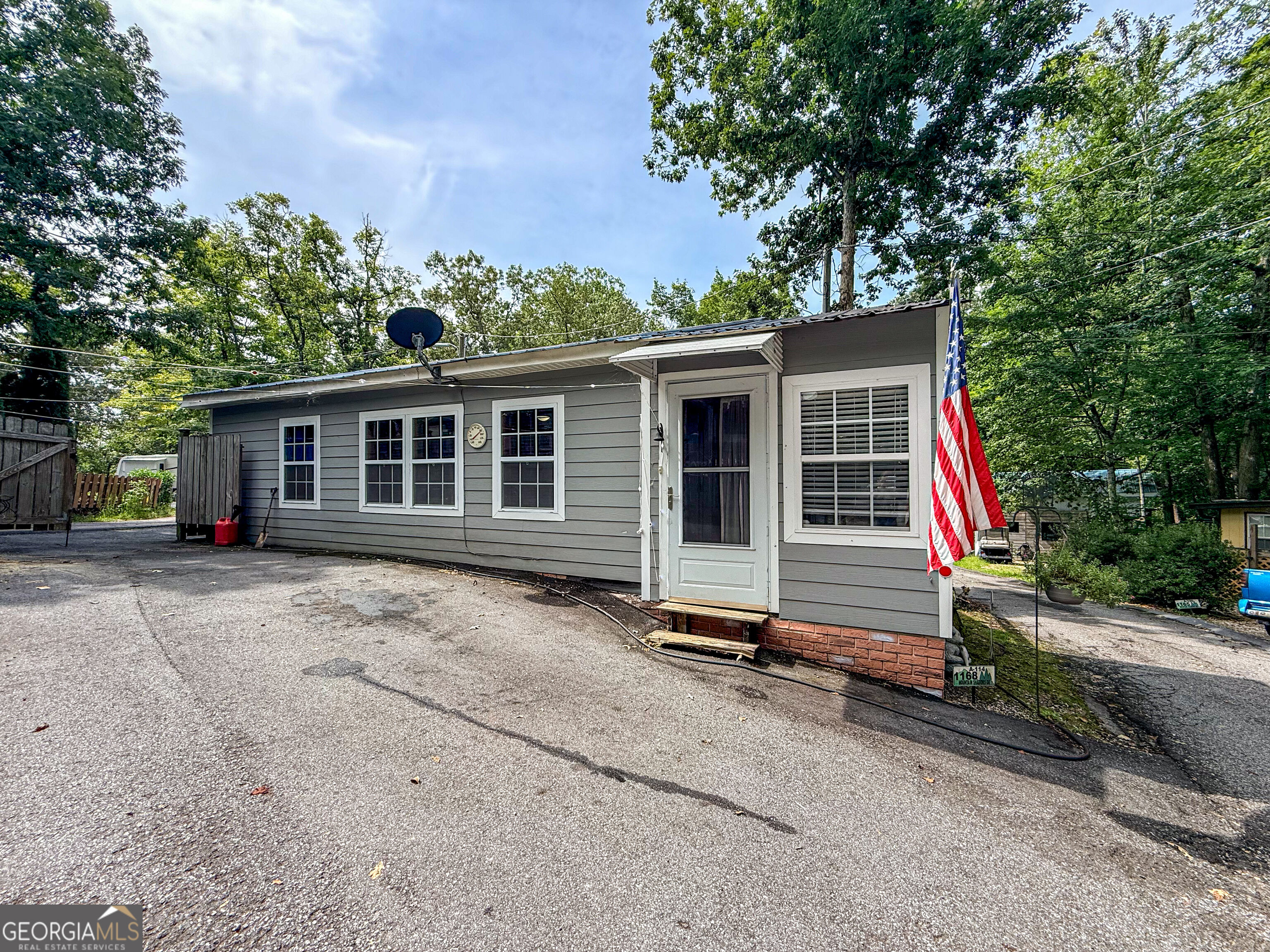 1168 Mountain Shadows Dr — photo