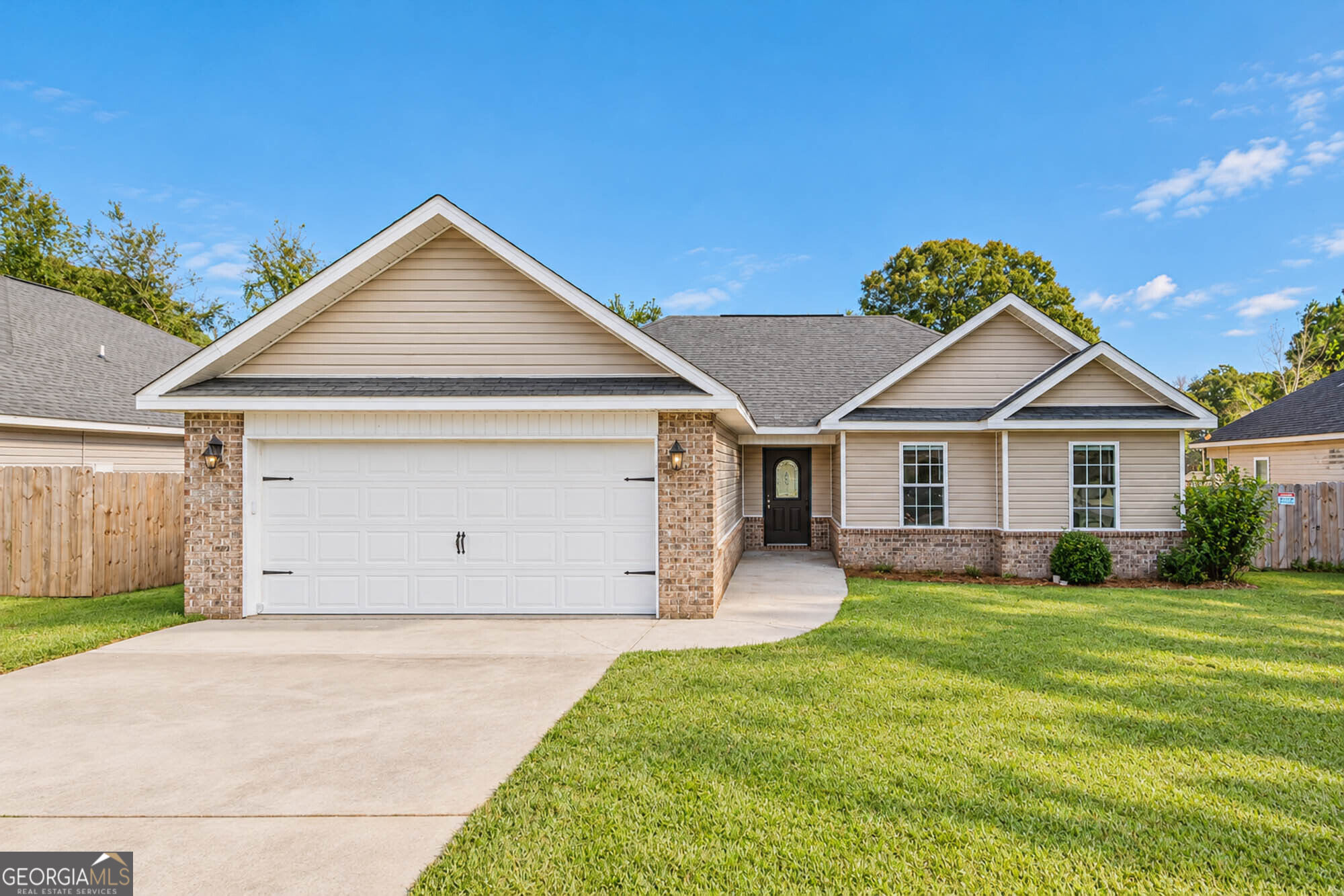 216 Laurel Woods Dr — photo