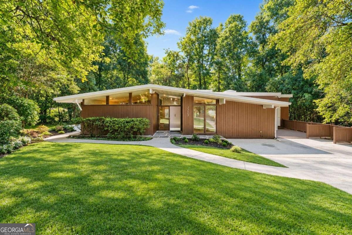 1213 Poplar Grove Dr NE — photo