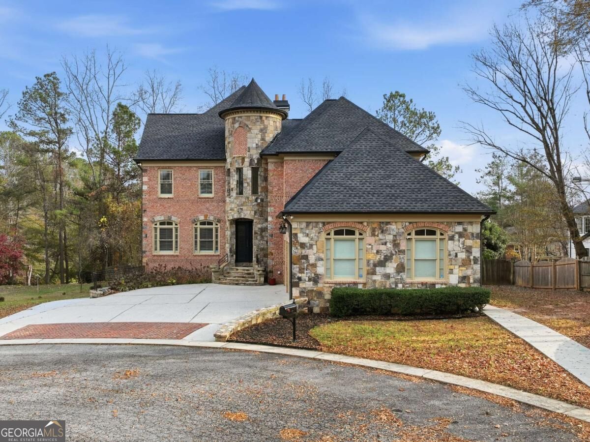 7611 Regency Cir — photo