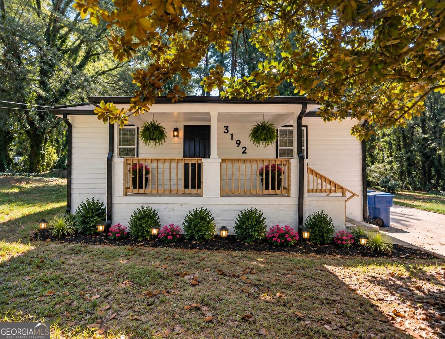 3192 Oakcliff Rd NW — photo
