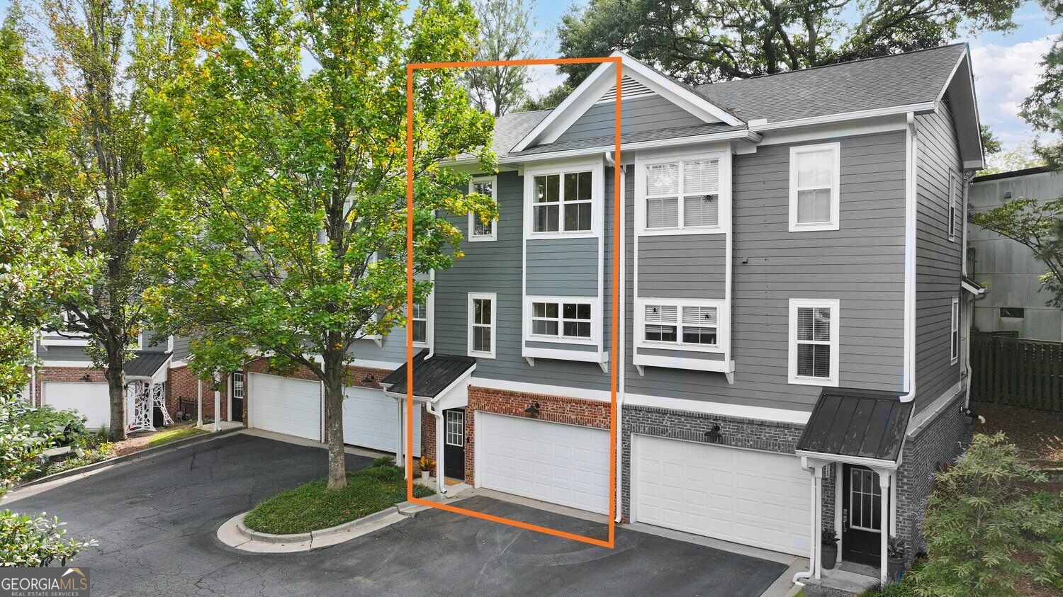 242 Carlyle Park Dr NE — photo
