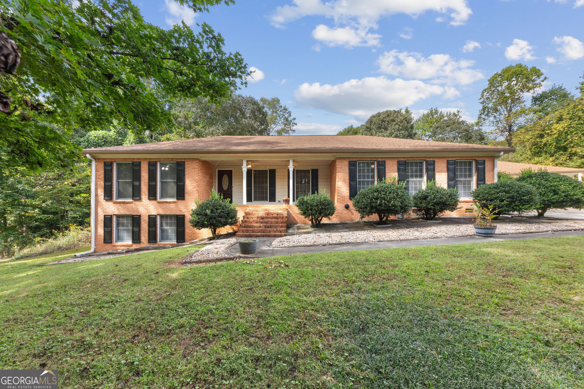 2570 Benton Dr — photo