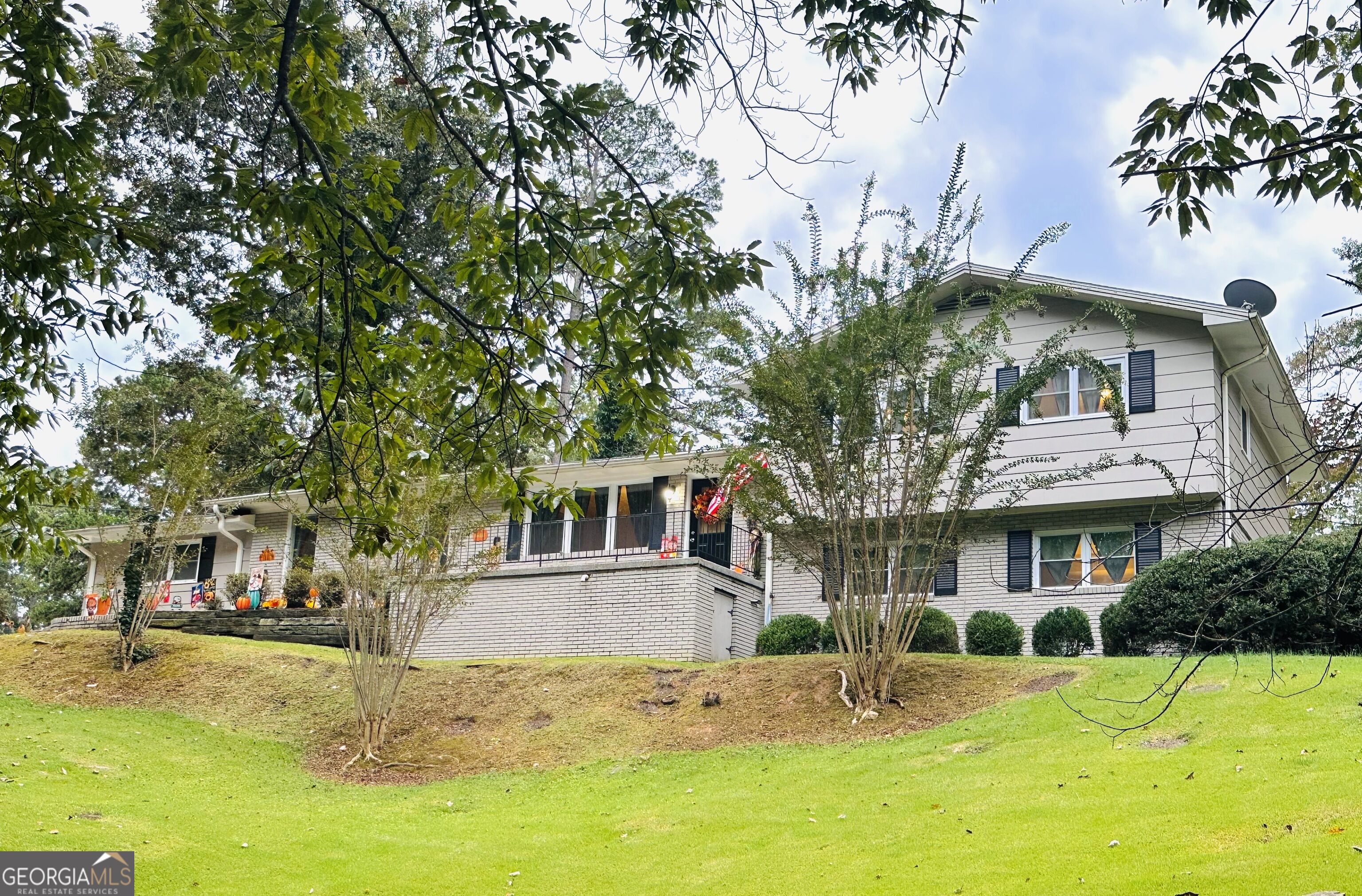 57 Elm Dr — photo