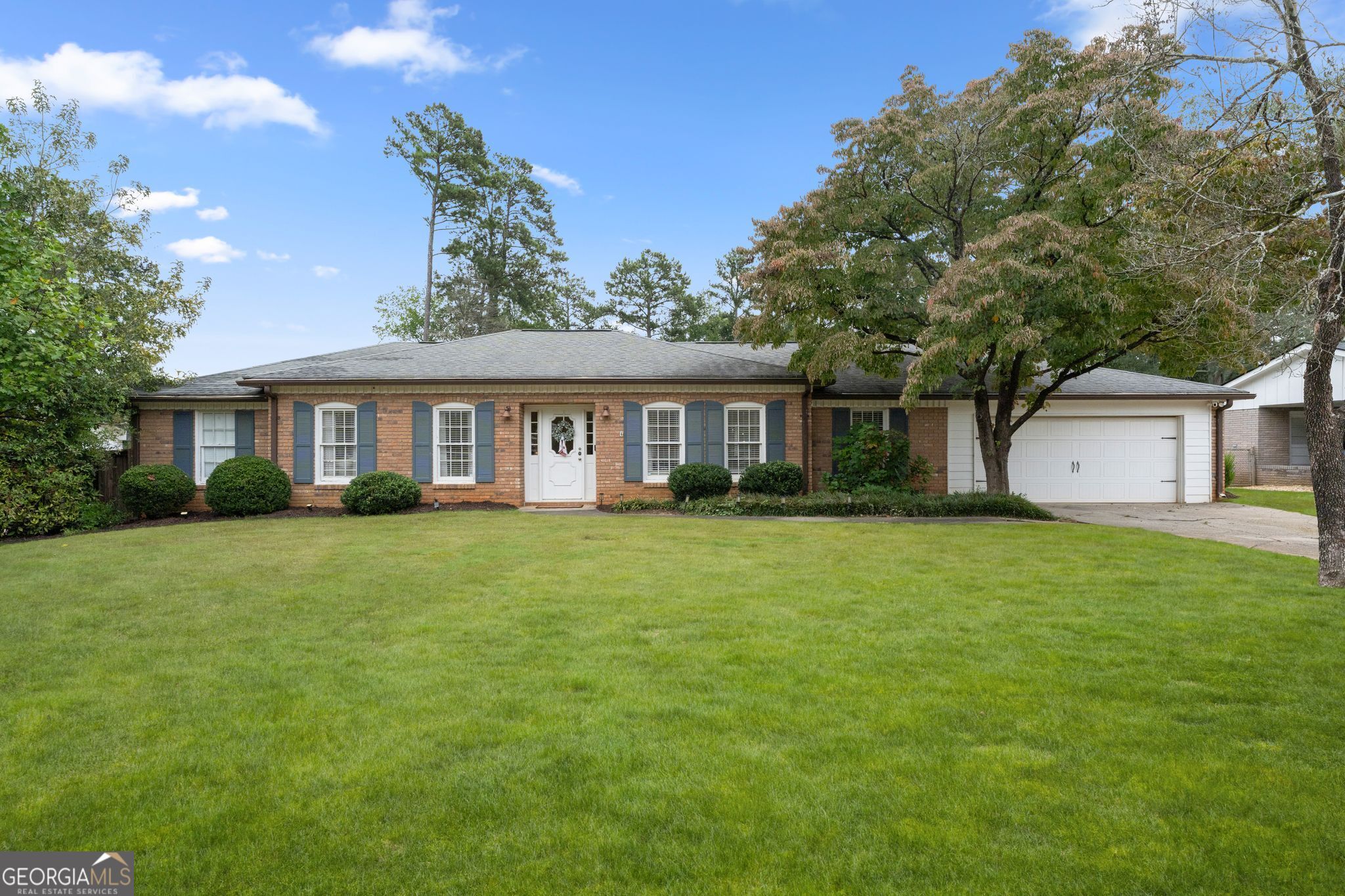 1095 Tuxedo Dr — photo