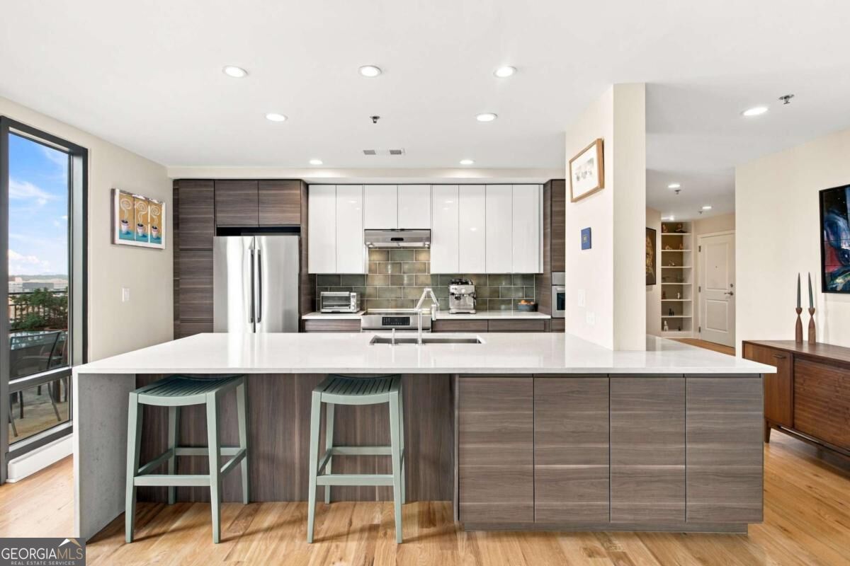 565 Peachtree St NE Unit 702 — photo