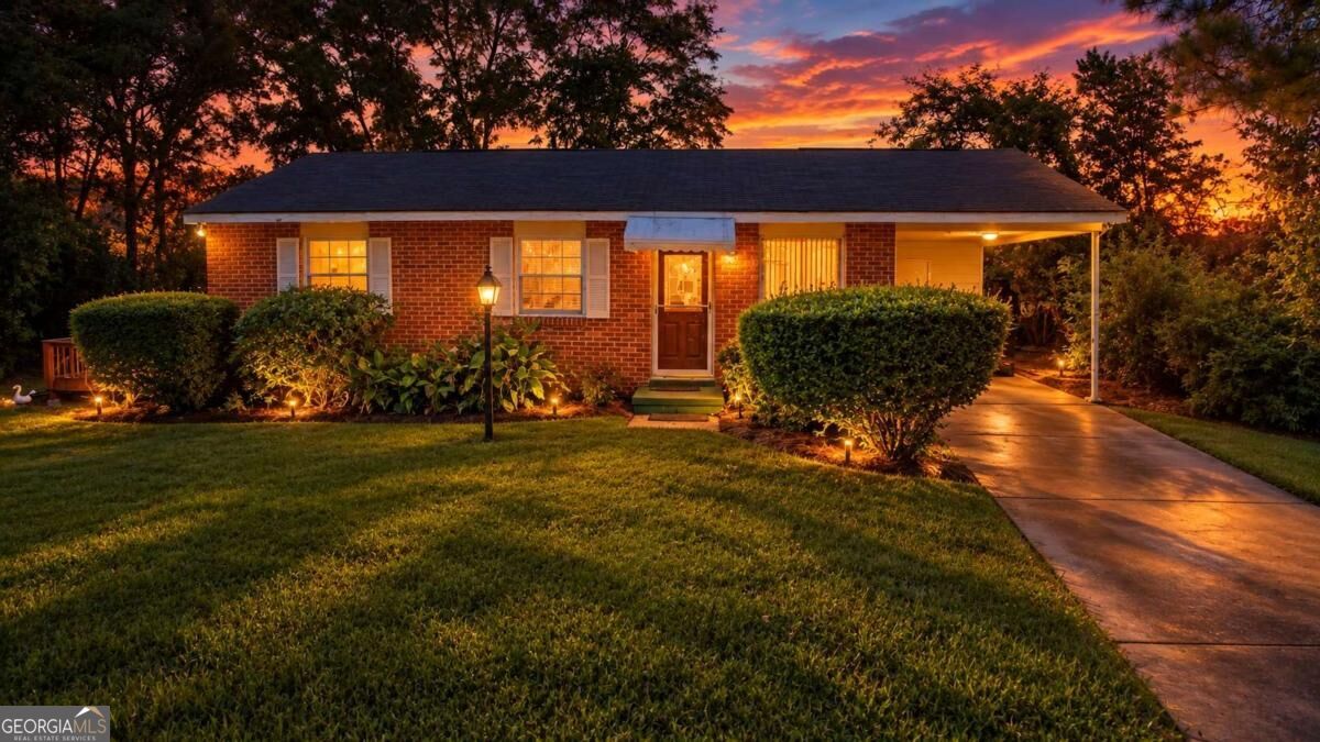 1785 Bond Dr SW — photo