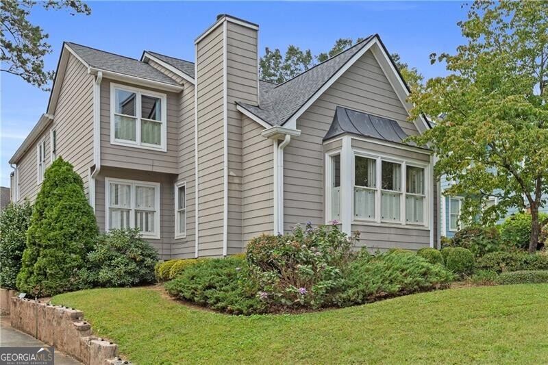 1055 Club Pl NE — photo